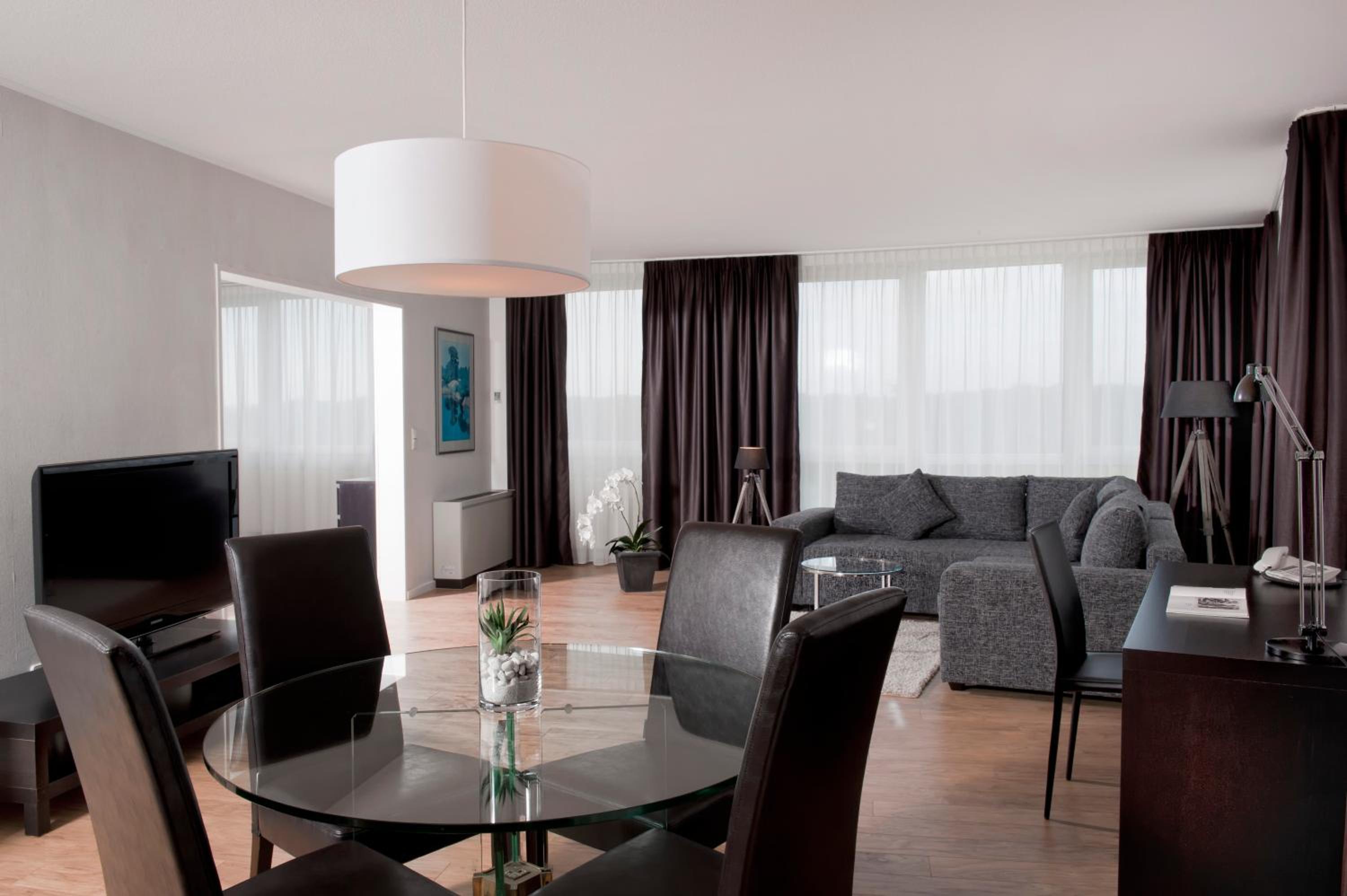 Suite - Photo 5