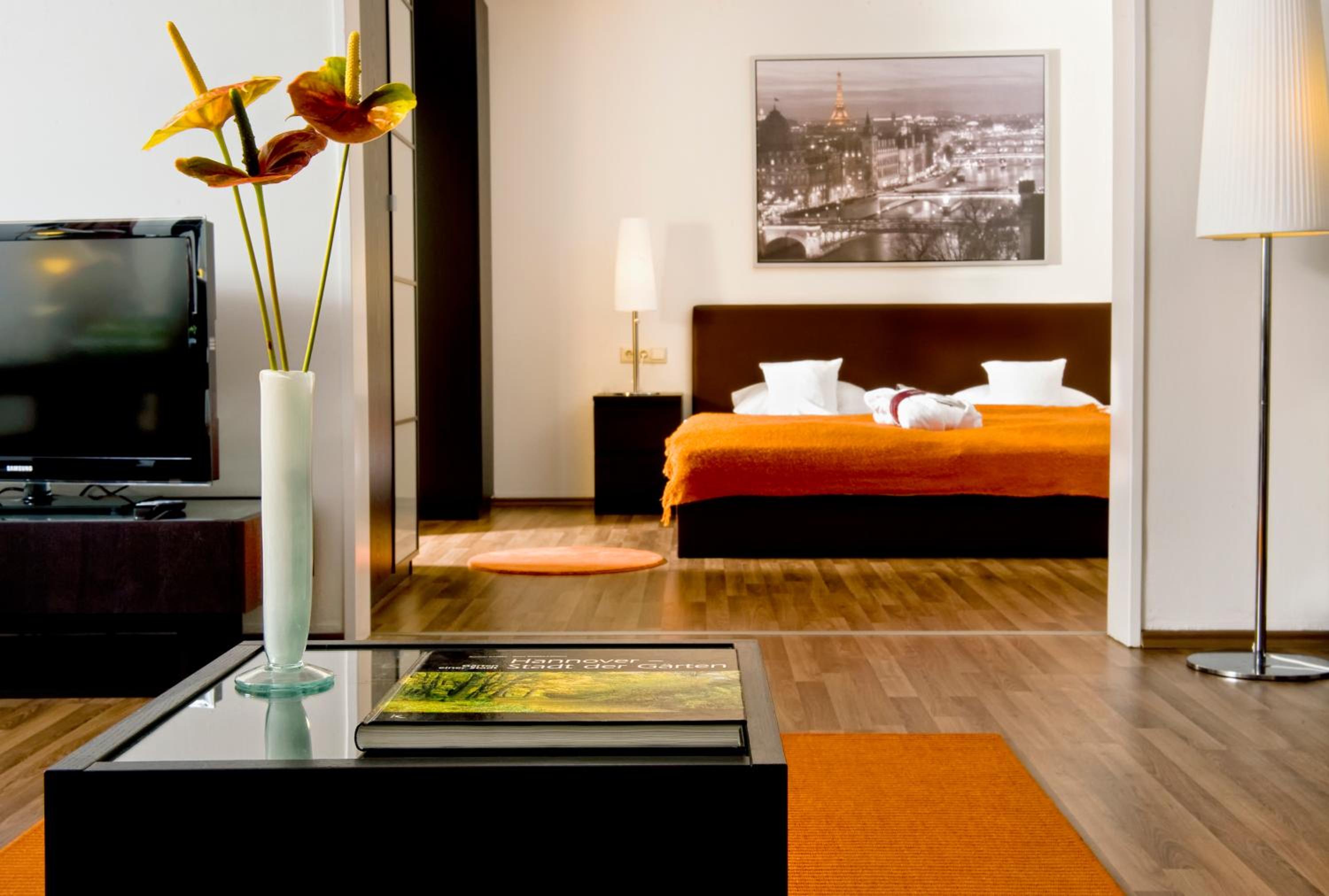 Suite - Photo 1