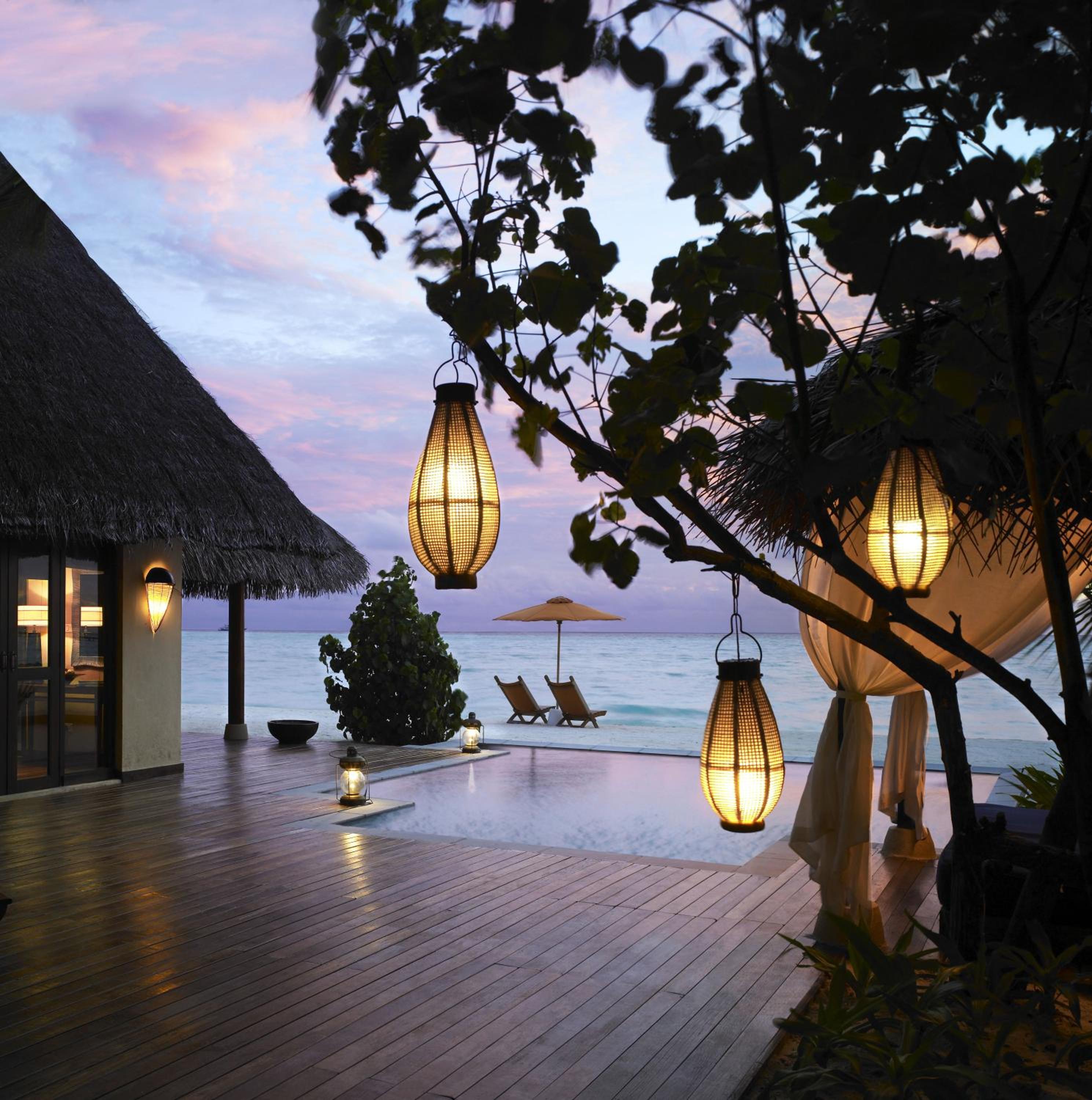 Two Bedroom Sunset Beachfront Suite with Pool photo 2