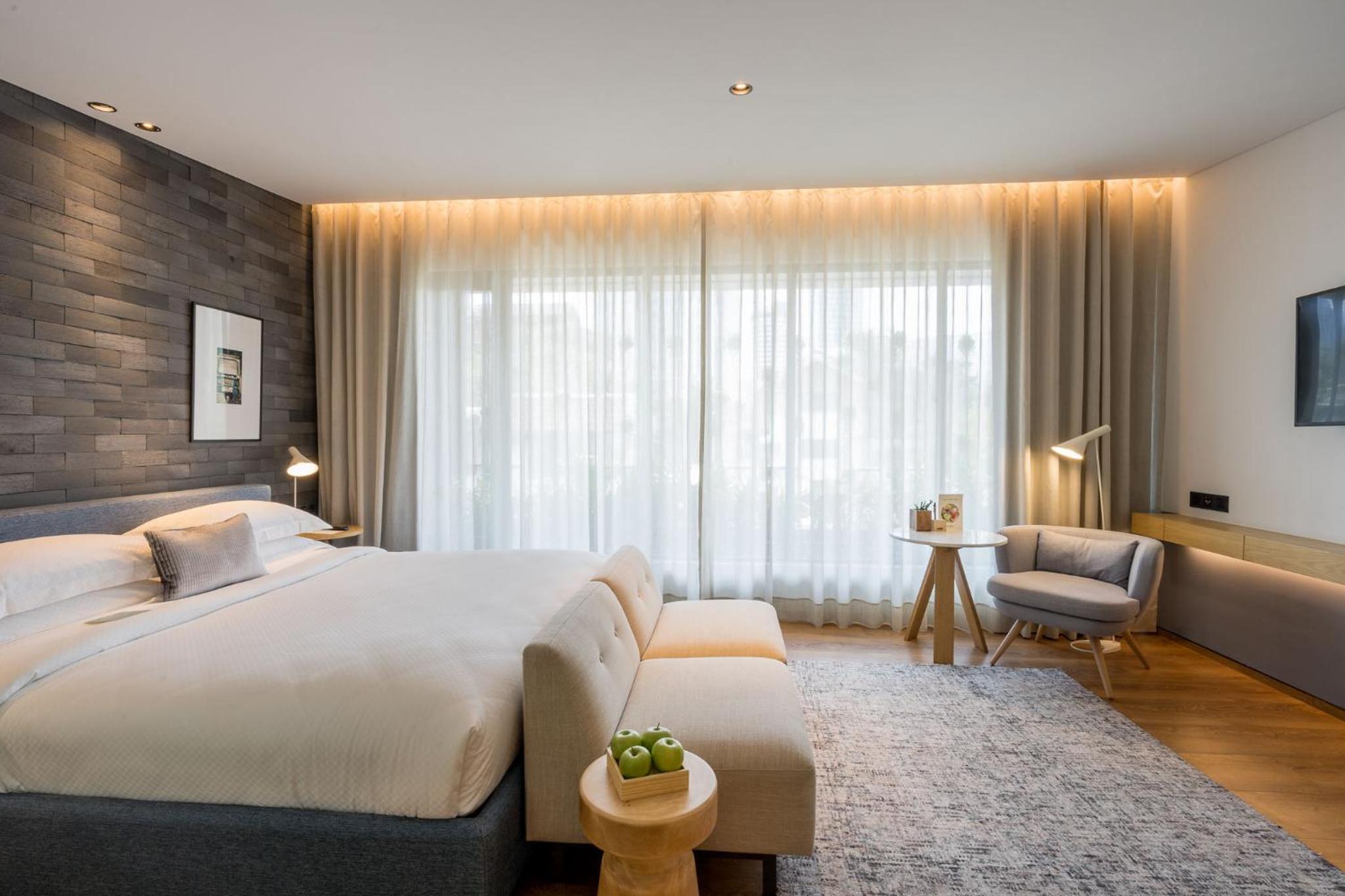 Deluxe King Room photo 2