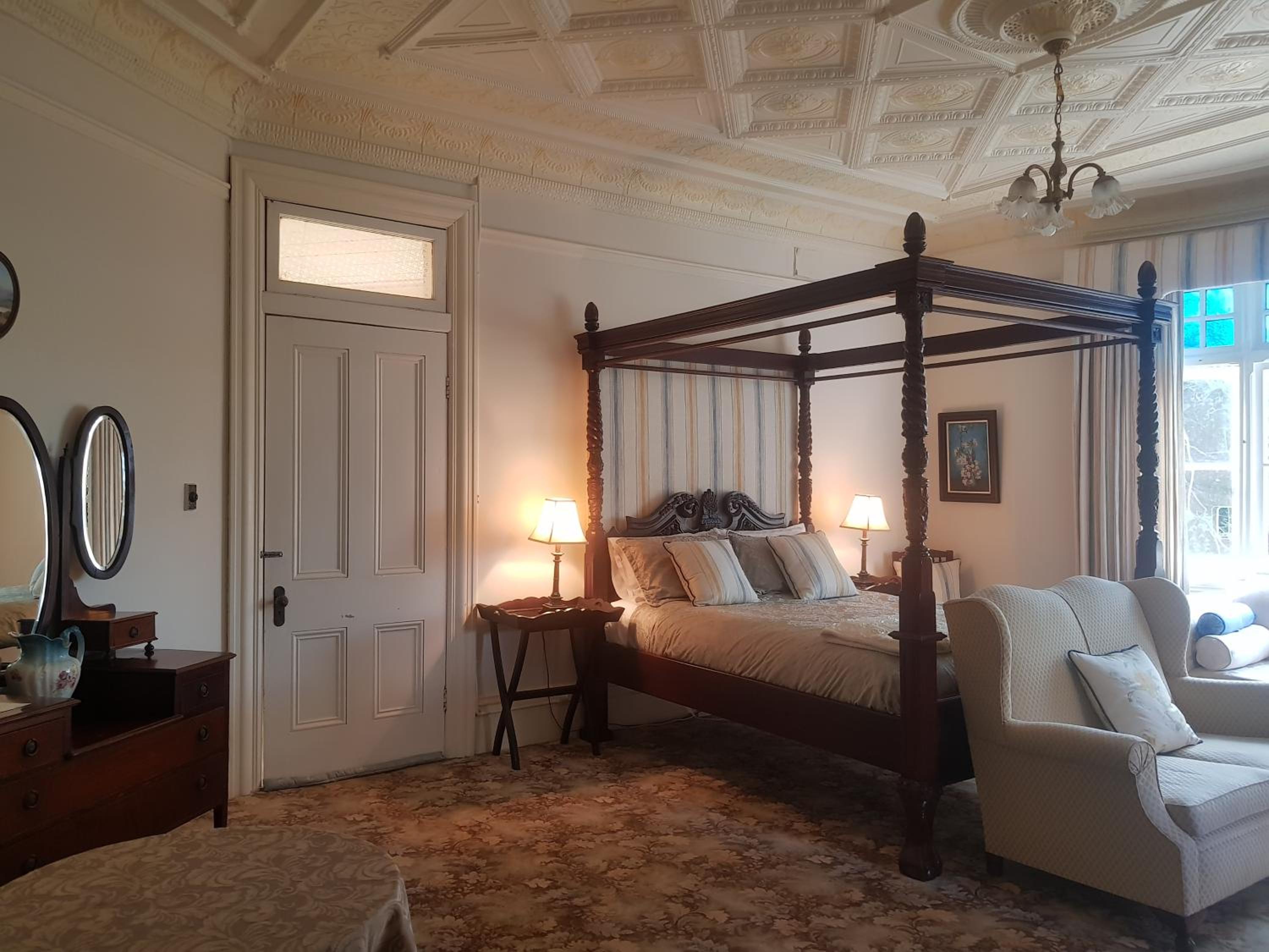 Deluxe Queen Suite photo 2