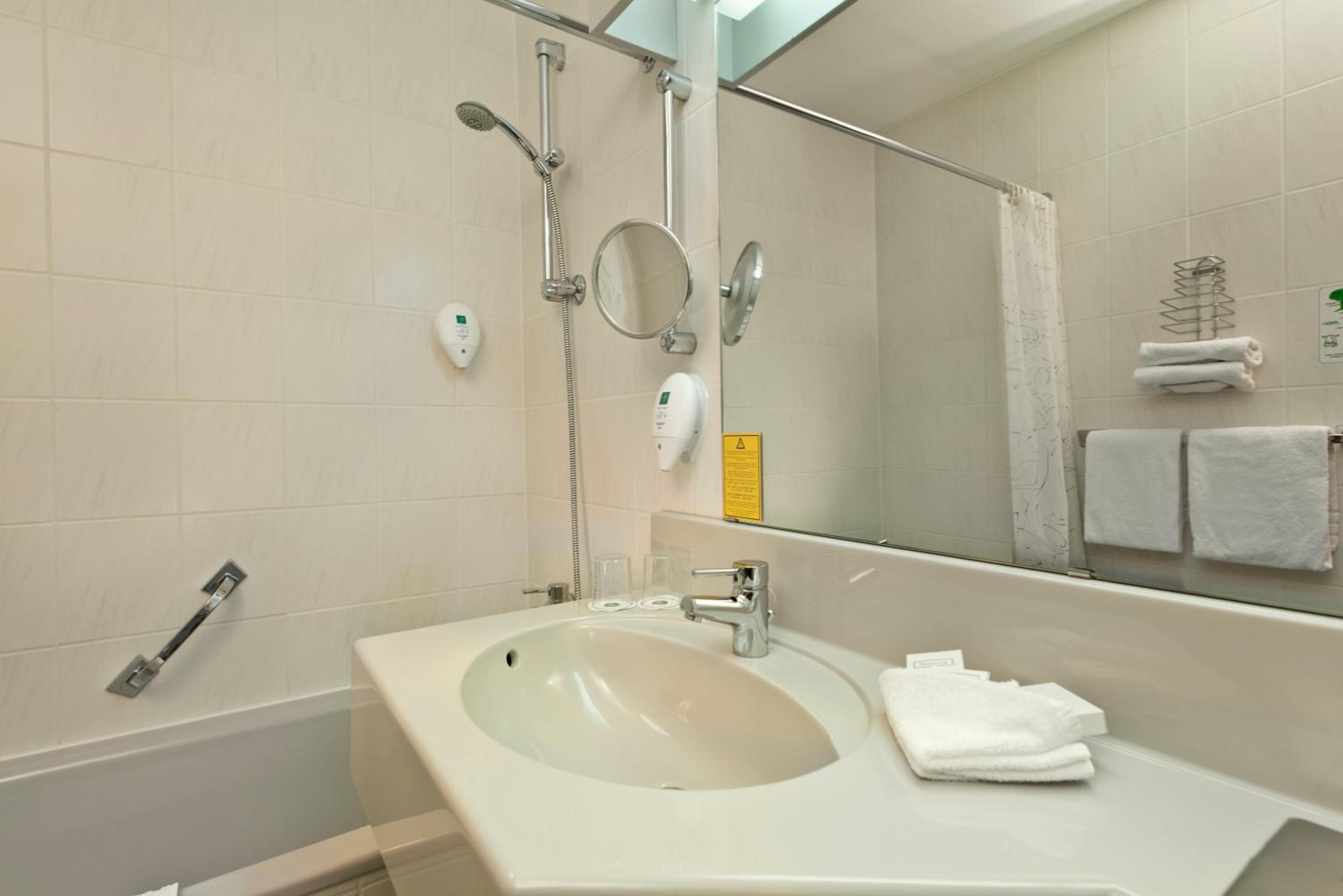 Business Double Room - Photo 4