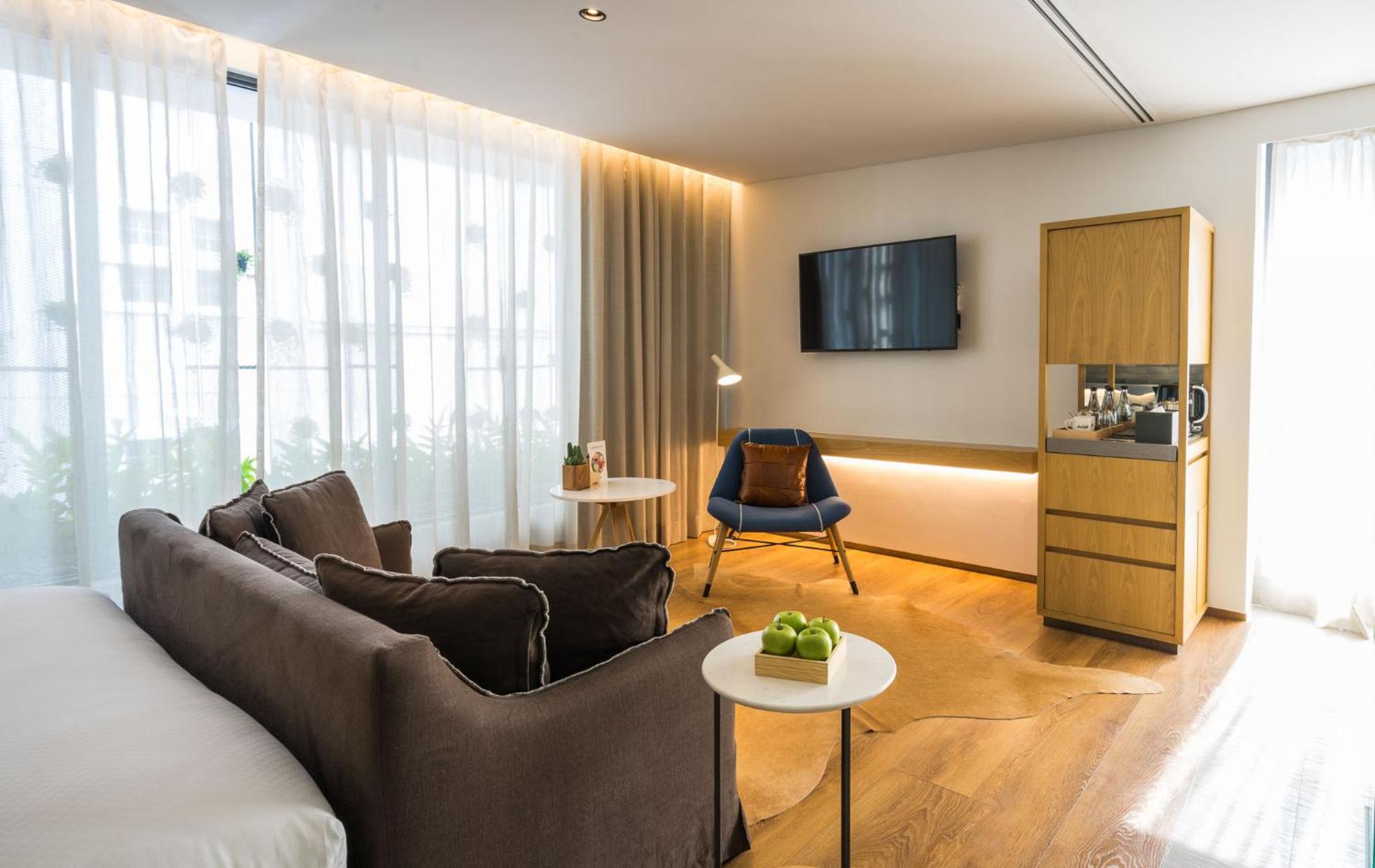Deluxe Suite with Terrace photo 2