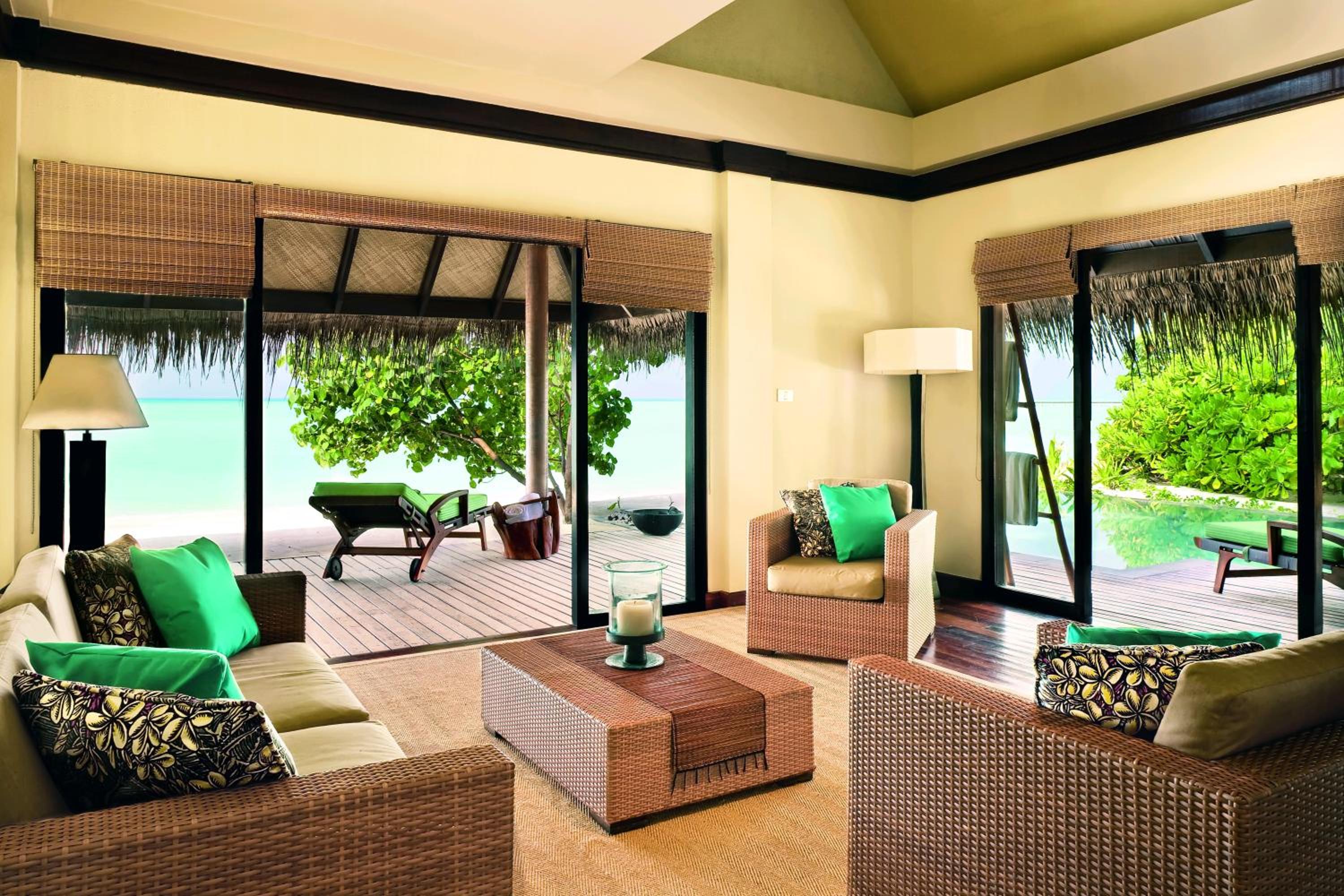 One Bedroom Sunset Beachfront Suite with Pool photo 2