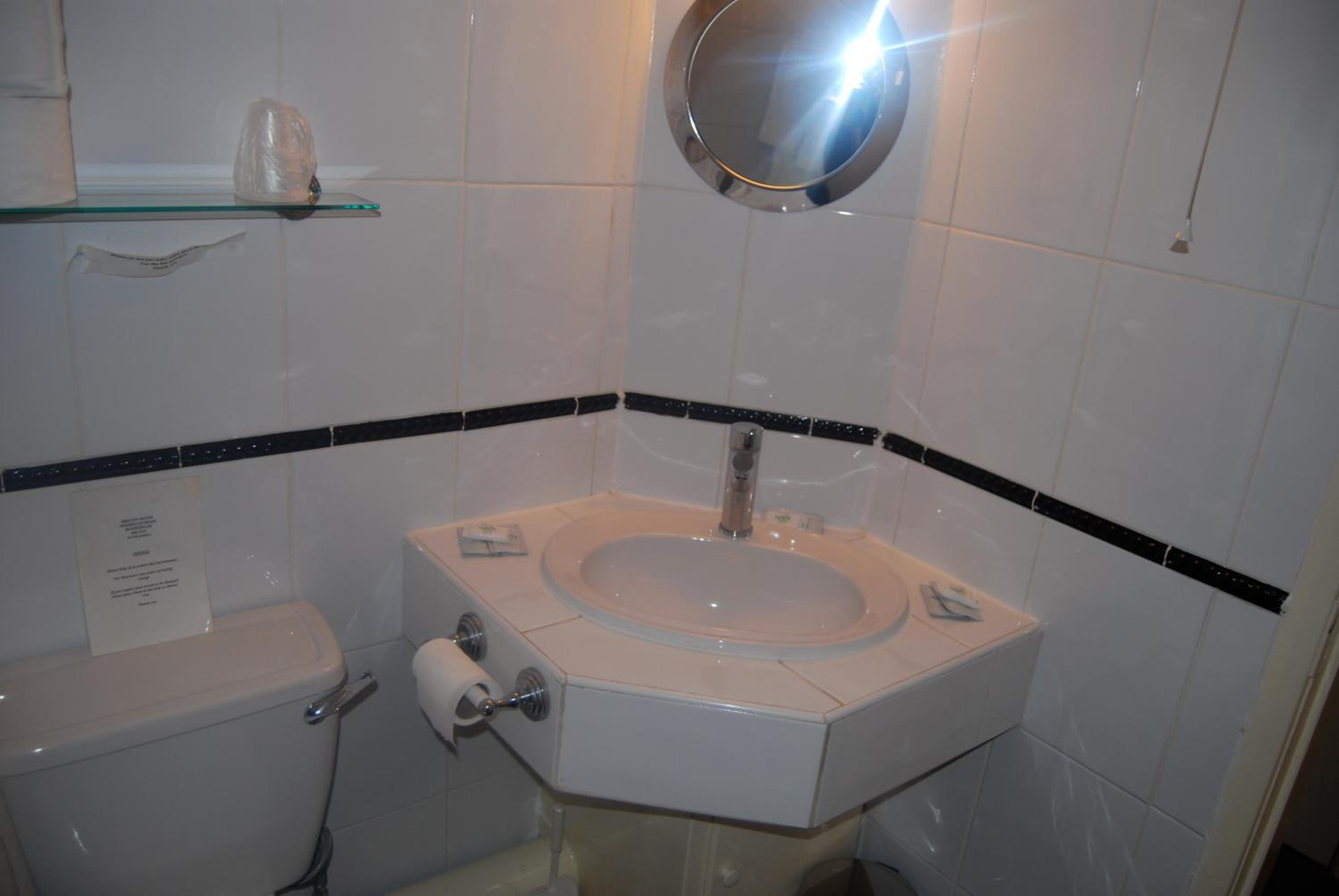 Double Room Ensuite - Photo 6