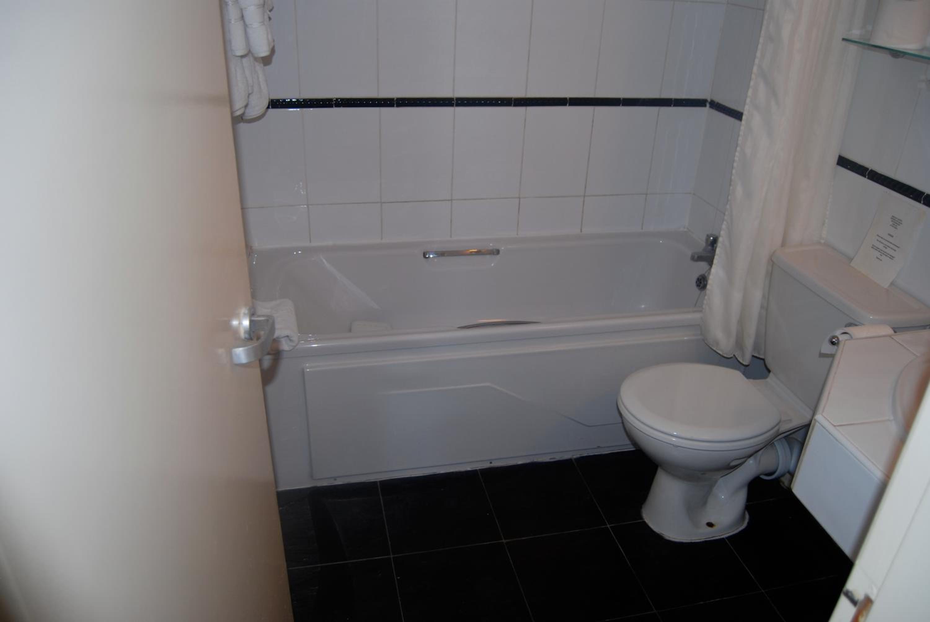 Twin Room Ensuite - Photo 6
