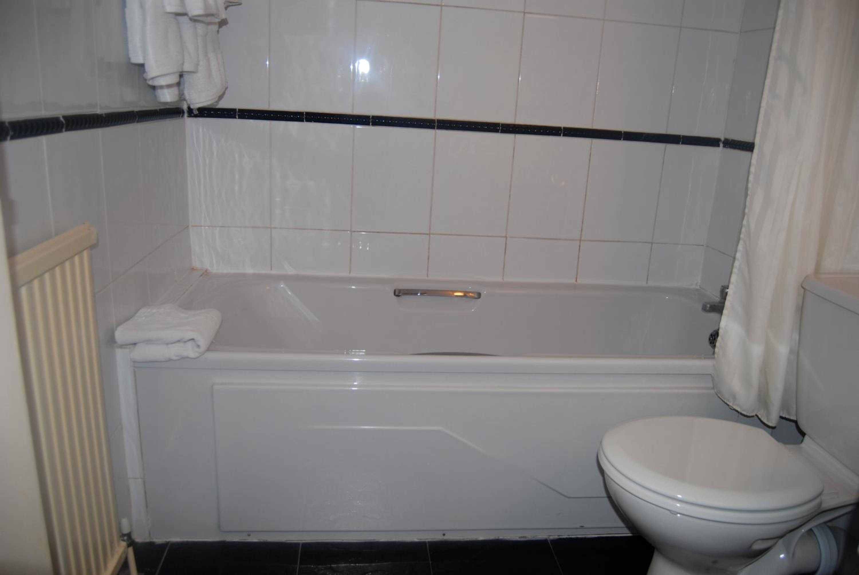 Triple Room Ensuite - Photo 3