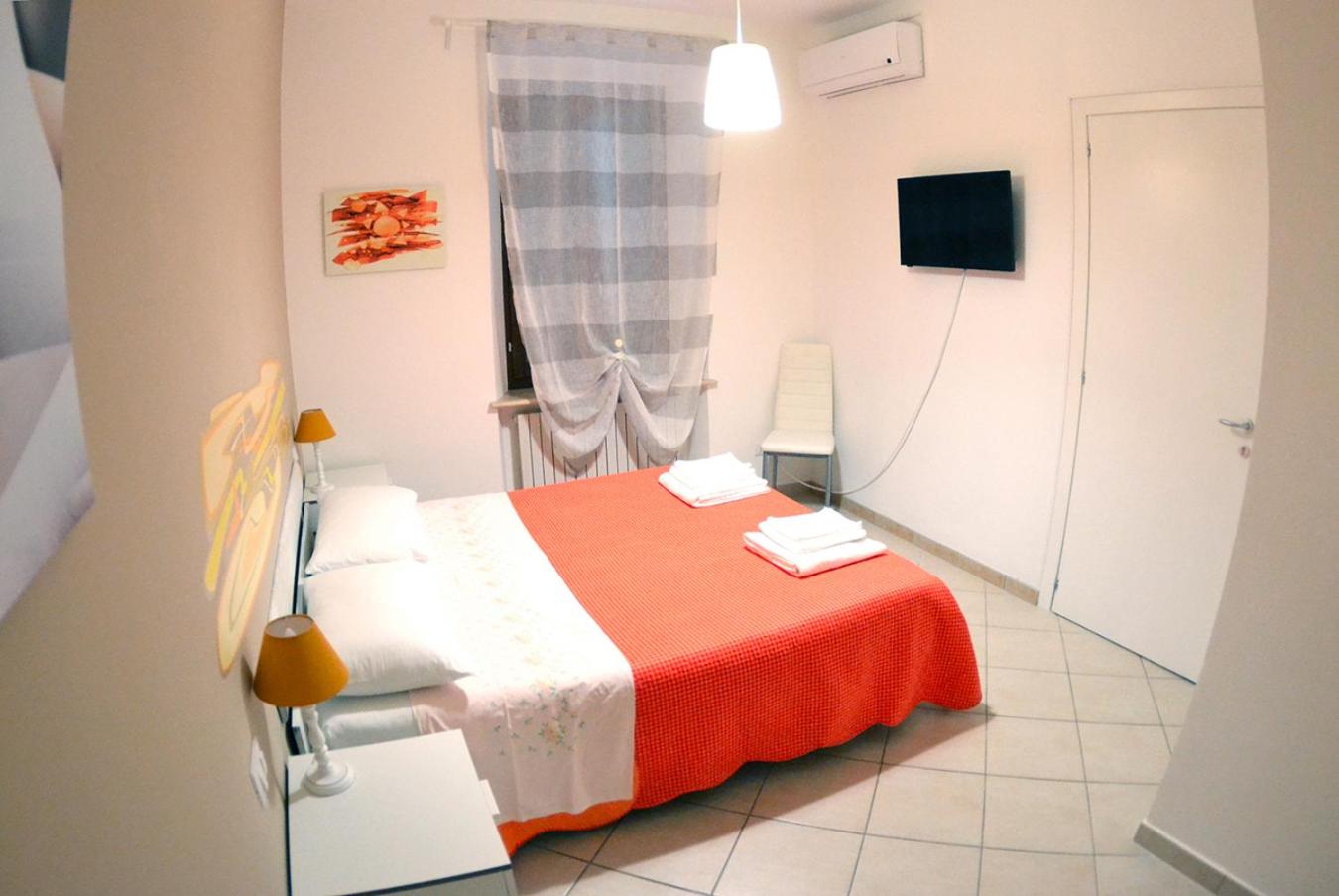 Large Double Room - Photo 5