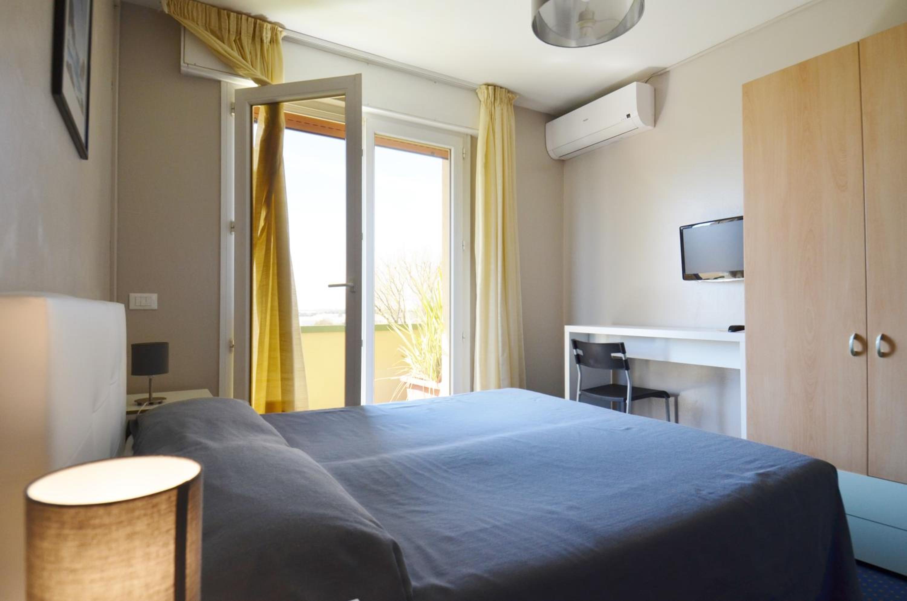 Double or Twin Room photo 3