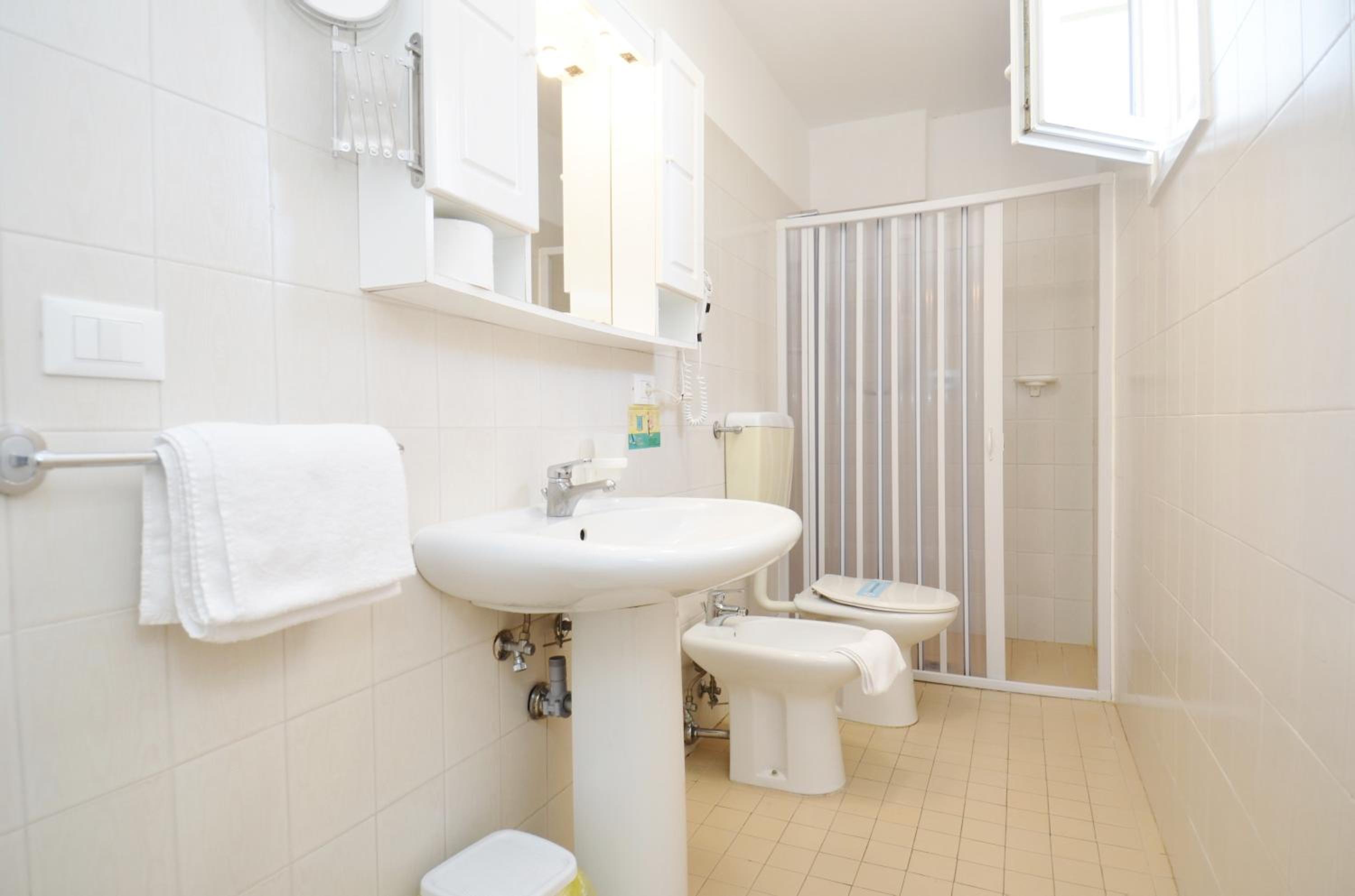 Double or Twin Room photo 2