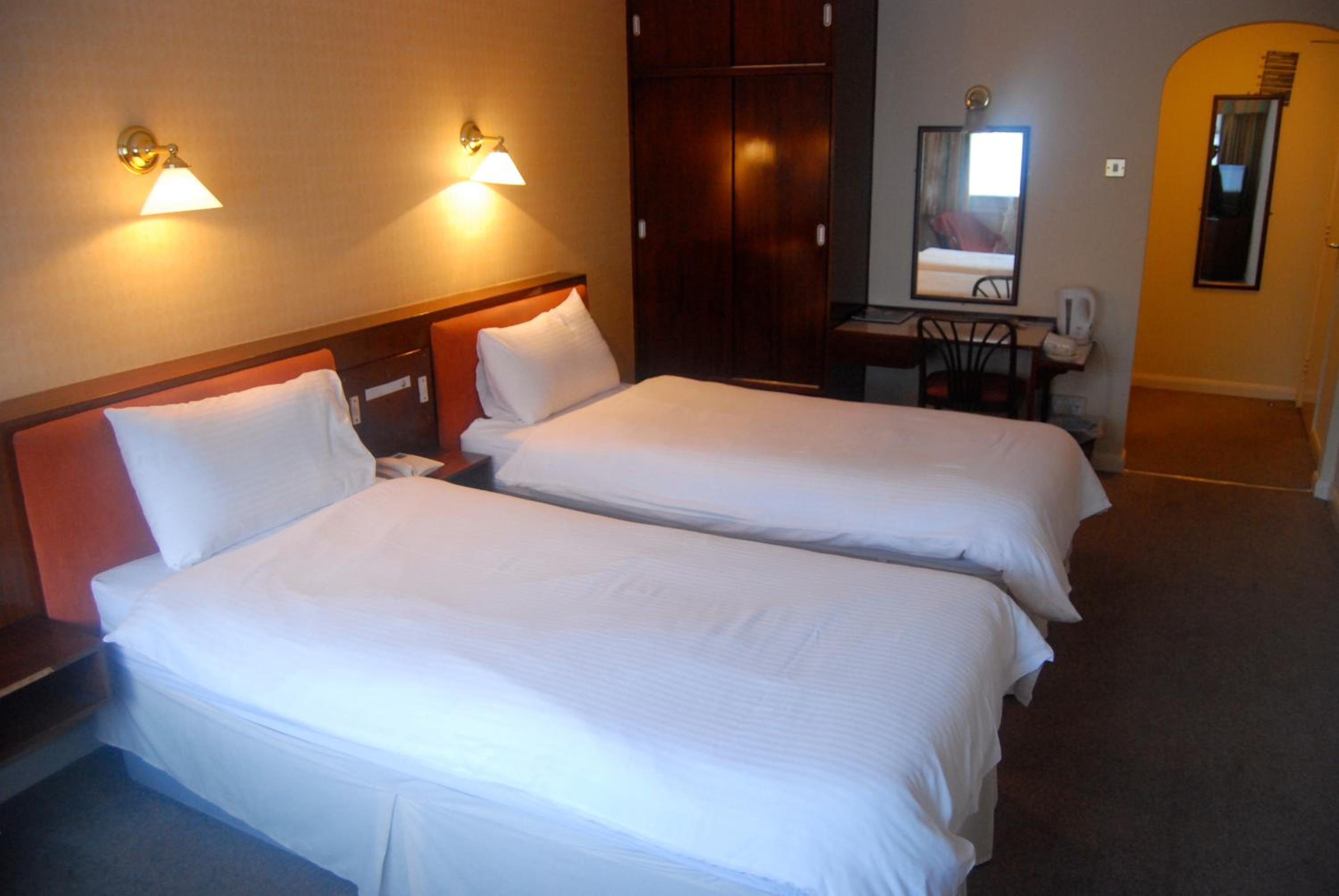 Twin Room Ensuite - Photo 1