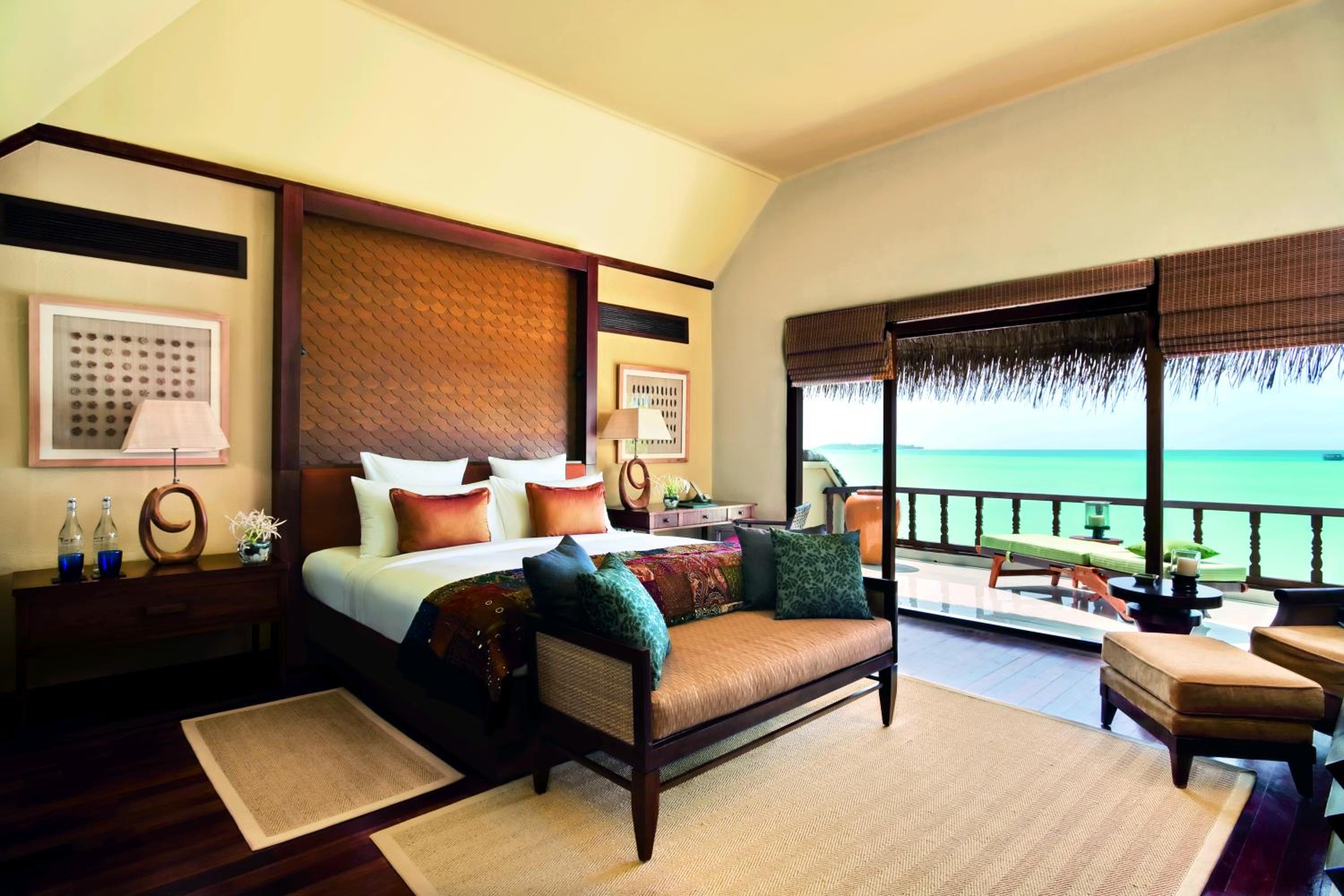 Two Bedroom Sunset Beachfront Suite with Pool photo 1