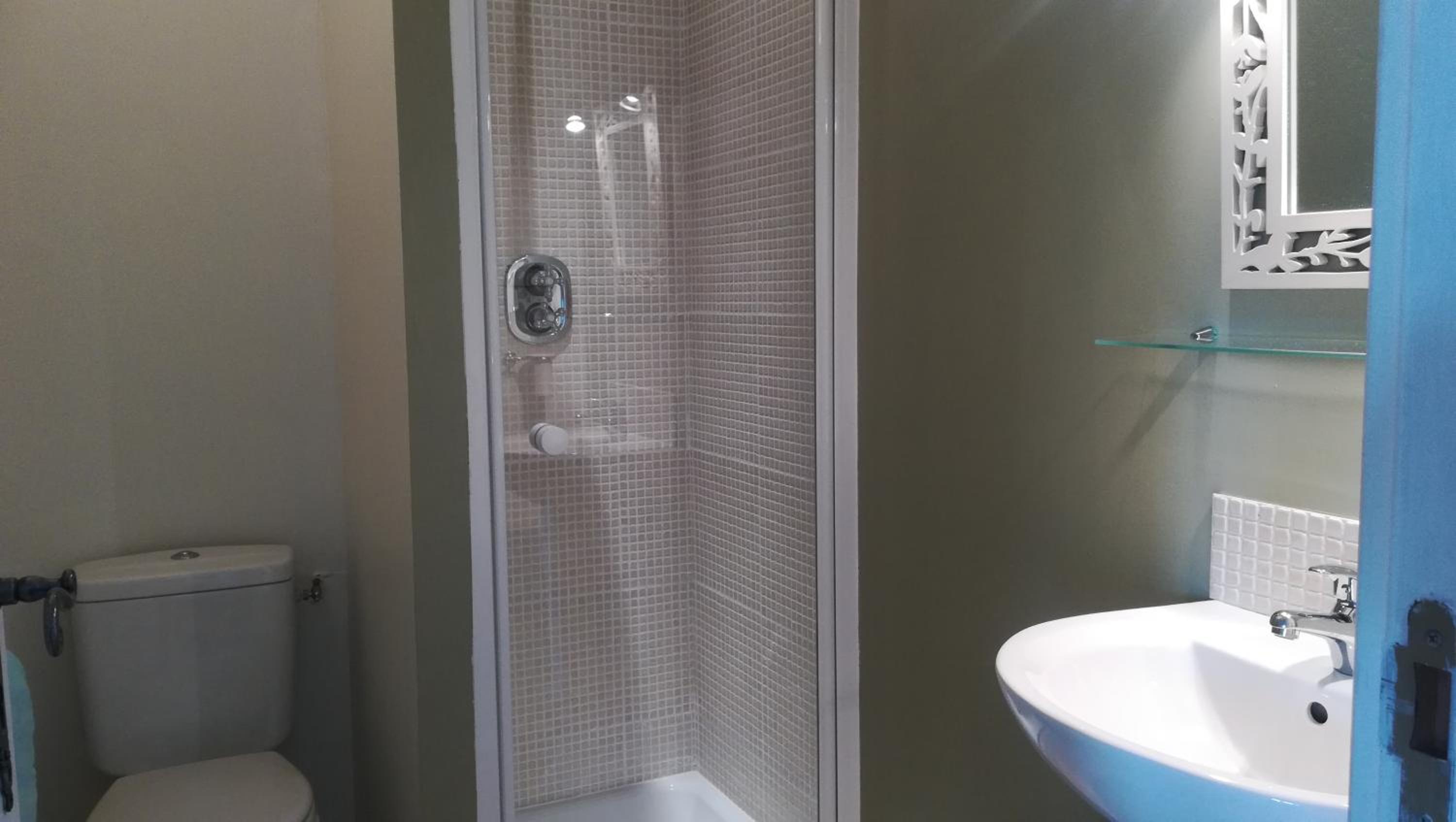 Deluxe Double Room with Shower - Photo 12