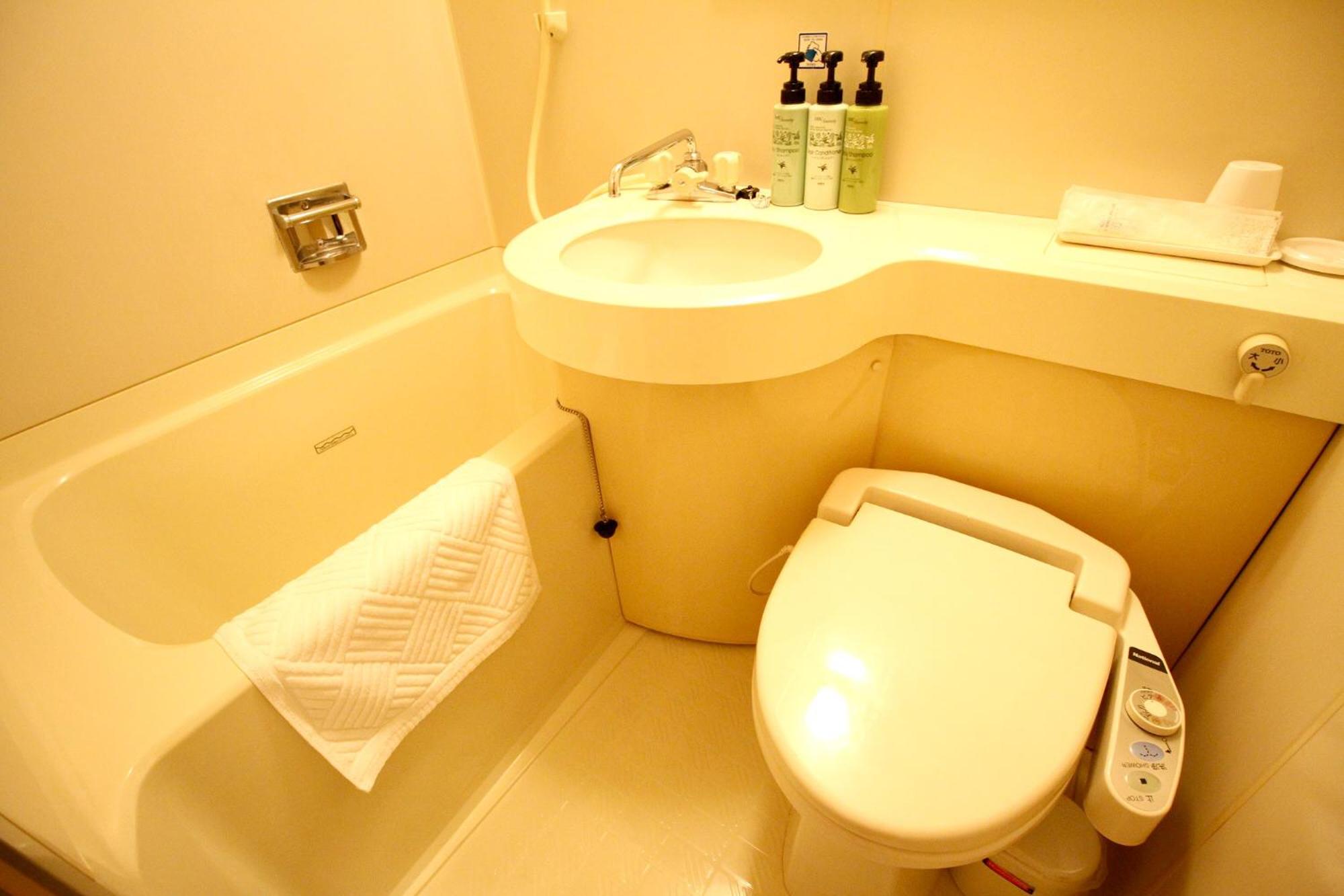 Double Room with Small Double Bed - Non-Smoking photo 3