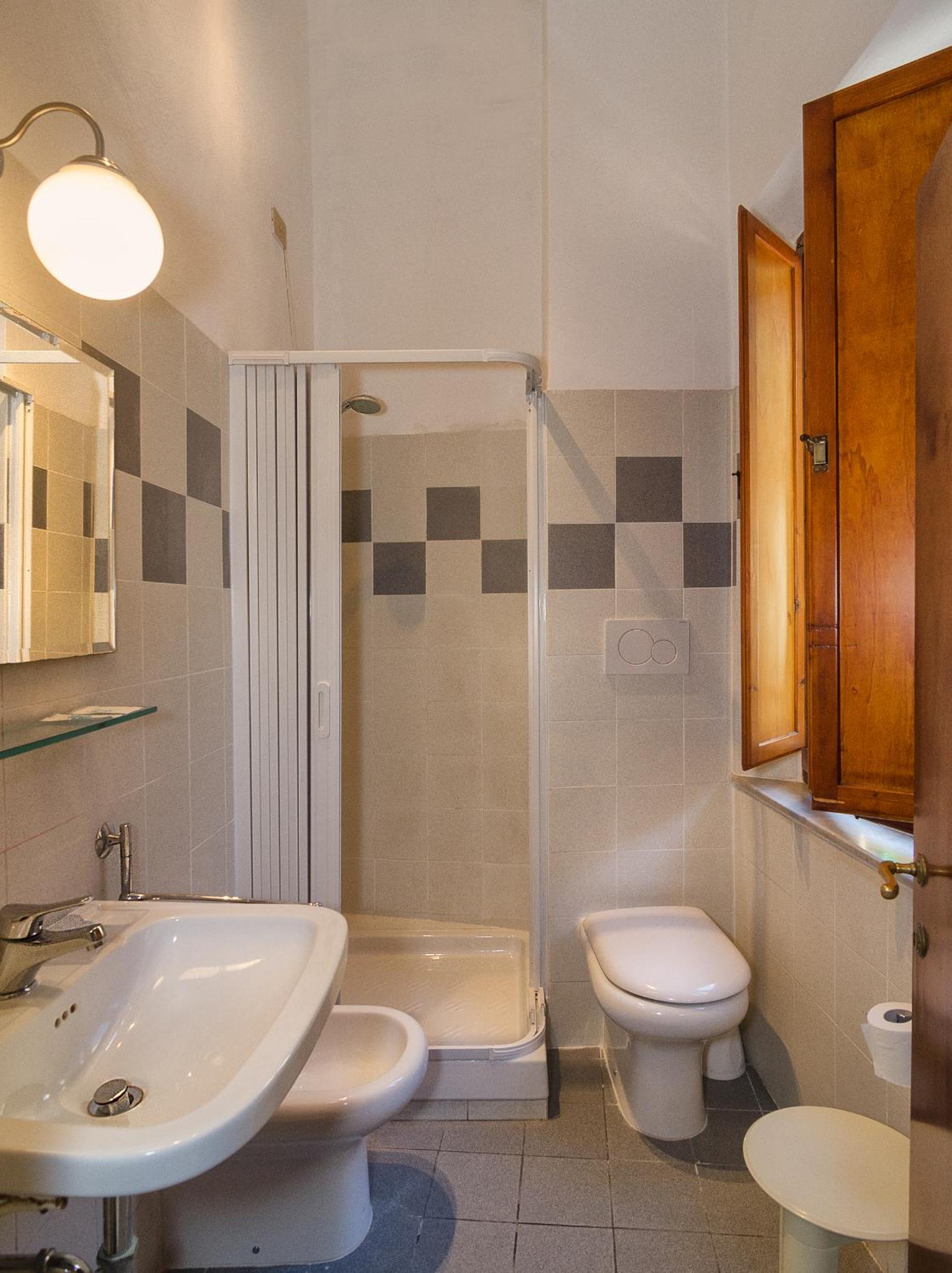 Double or Twin Room - Photo 11