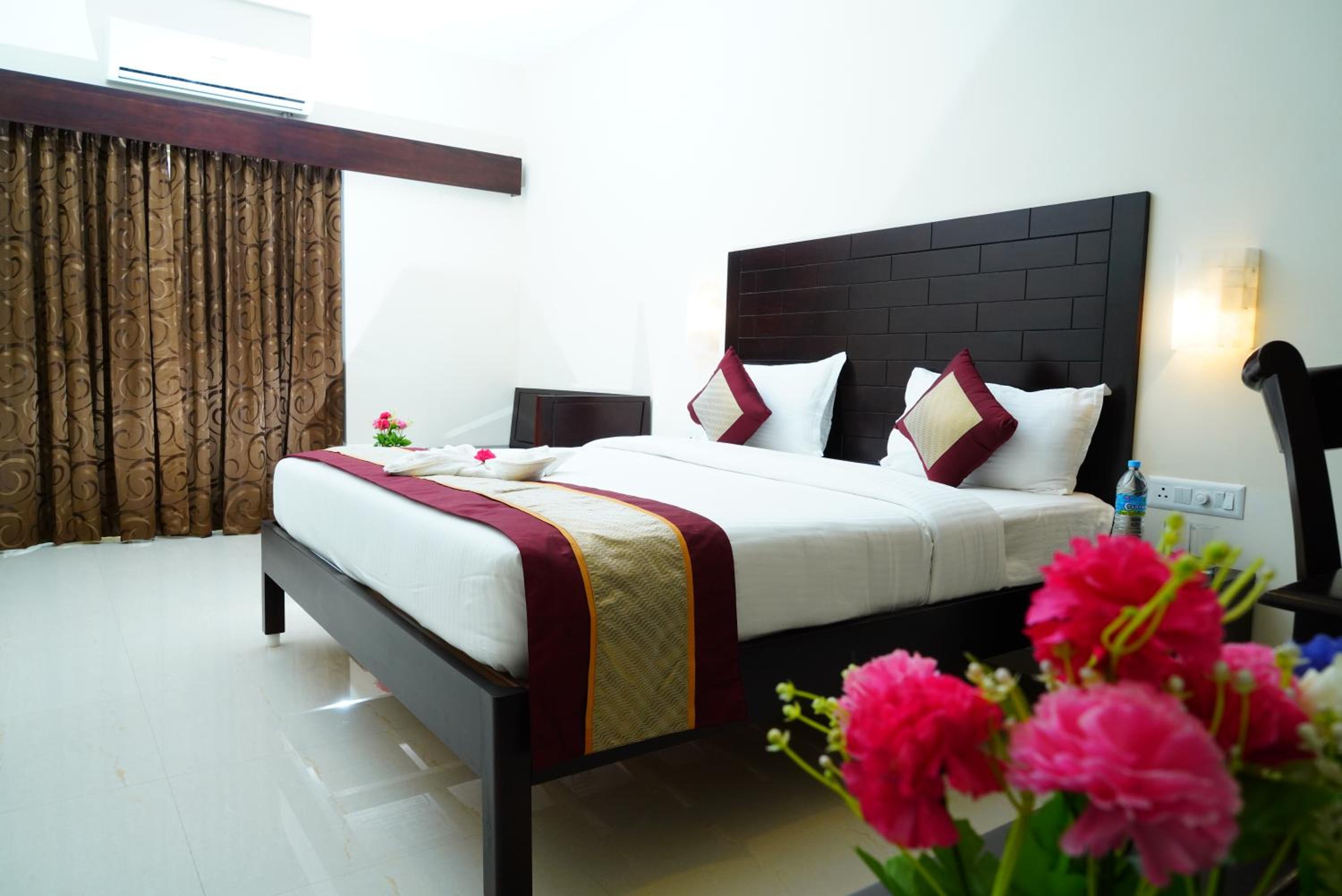 Deluxe Double Room (2 Adults + 1 Child) photo 3