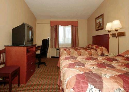 Double Room with Two Double Beds - Smoking photo 2
