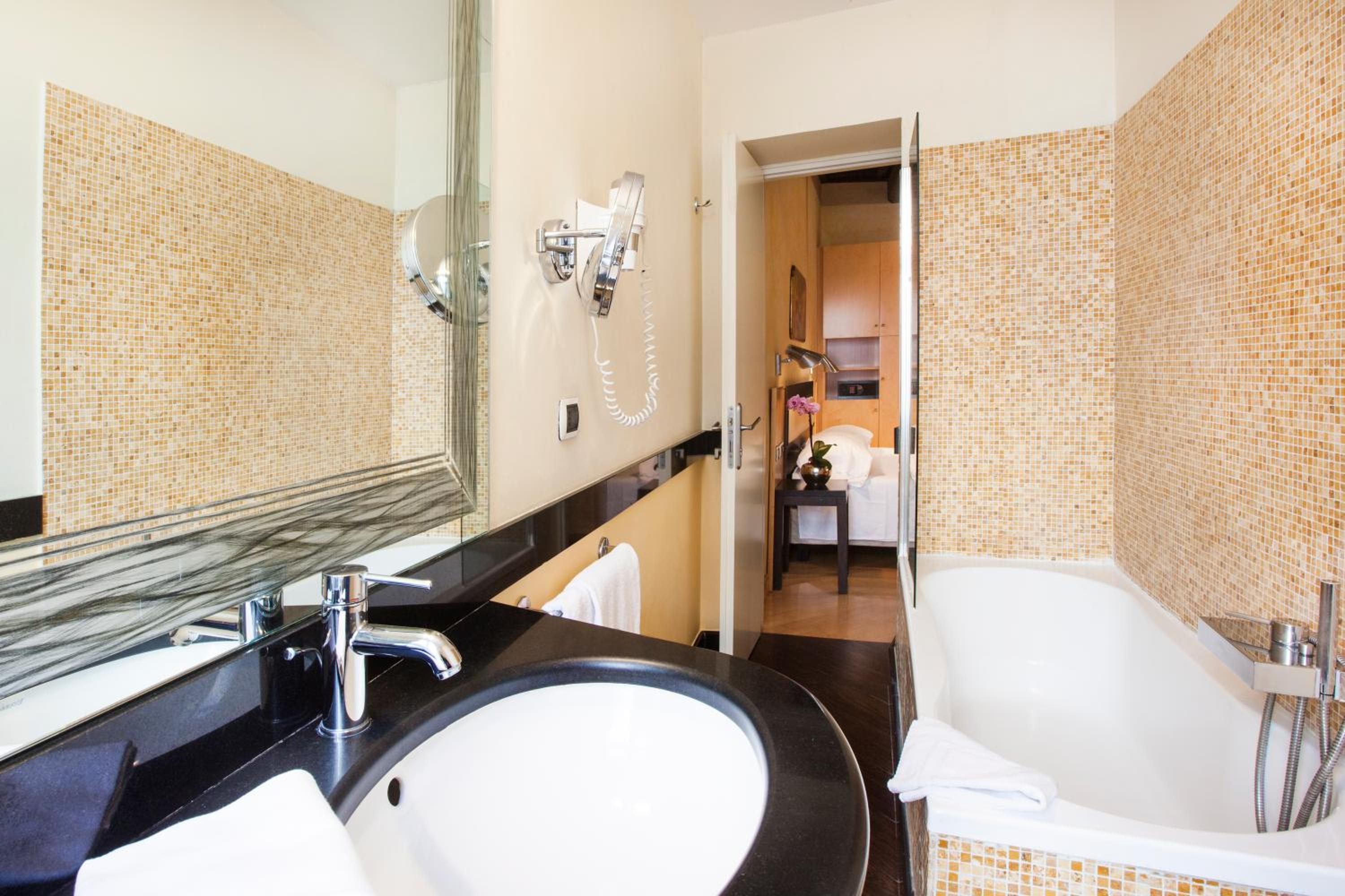 Superior Double or Twin Room with Terrace photo 2