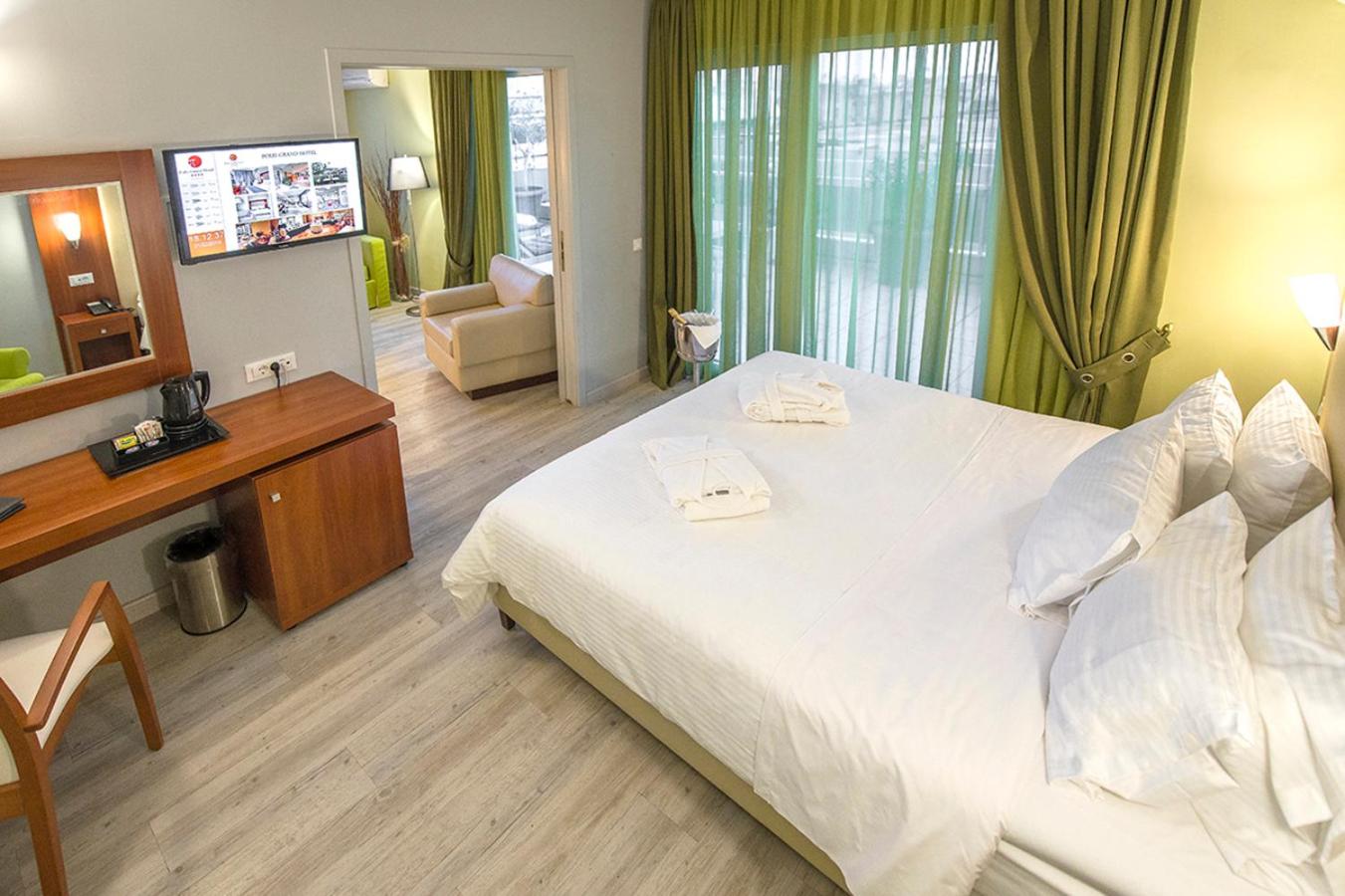Suite with Private Veranda & Acropolis View