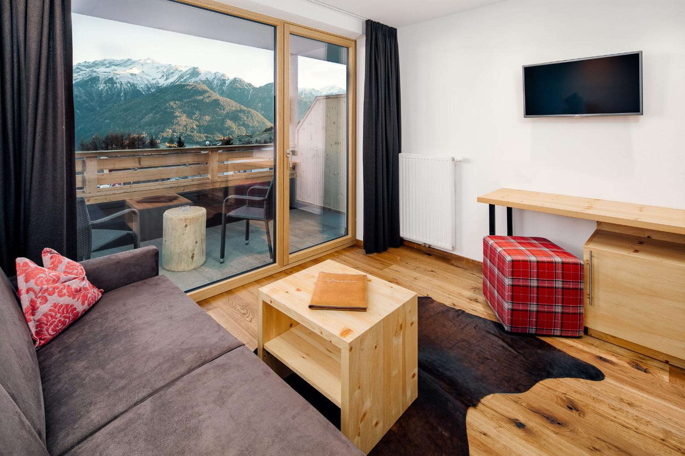 Junior Suite with Balcony - Photo 1