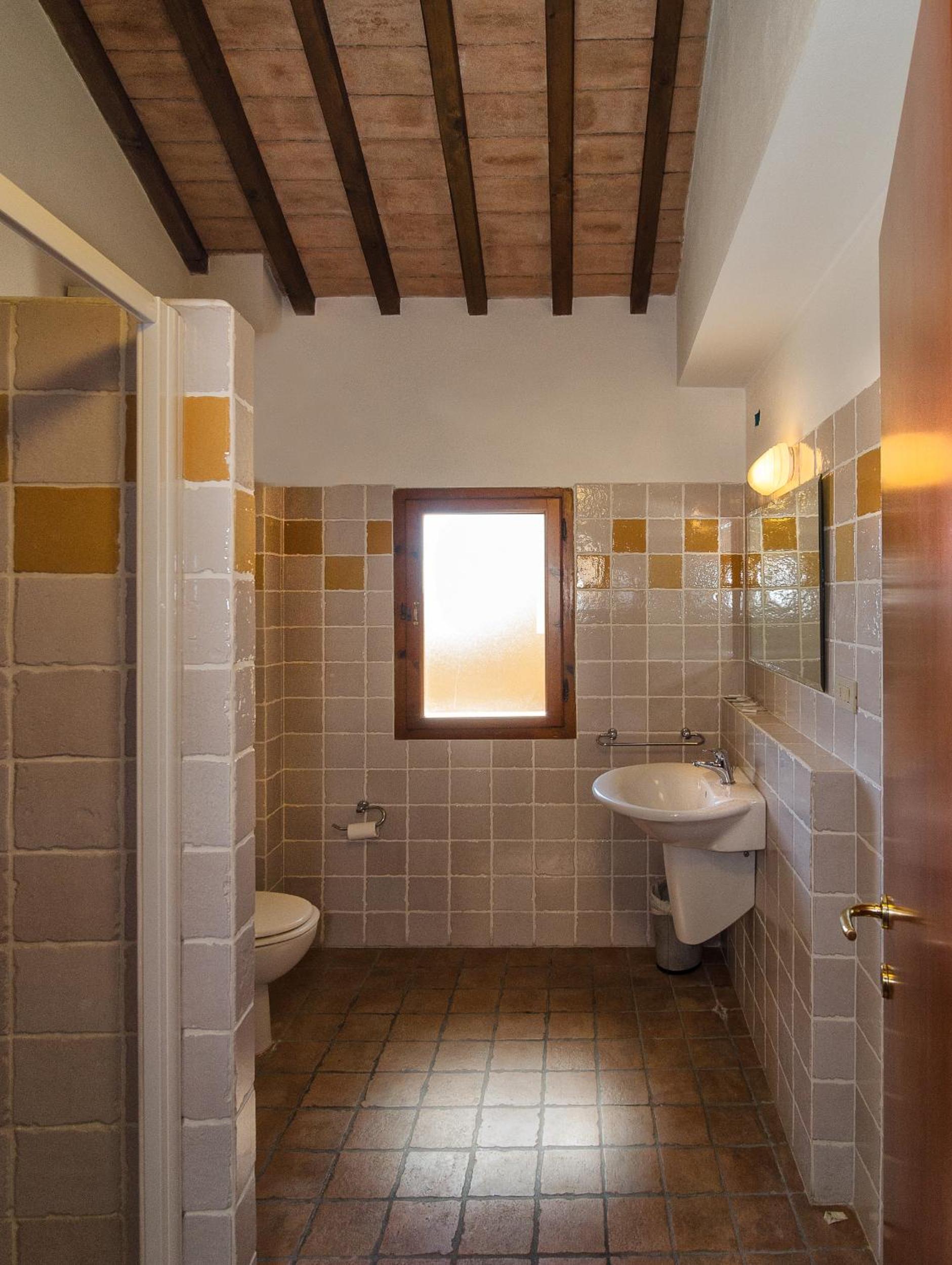 Quadruple Room - Photo 9