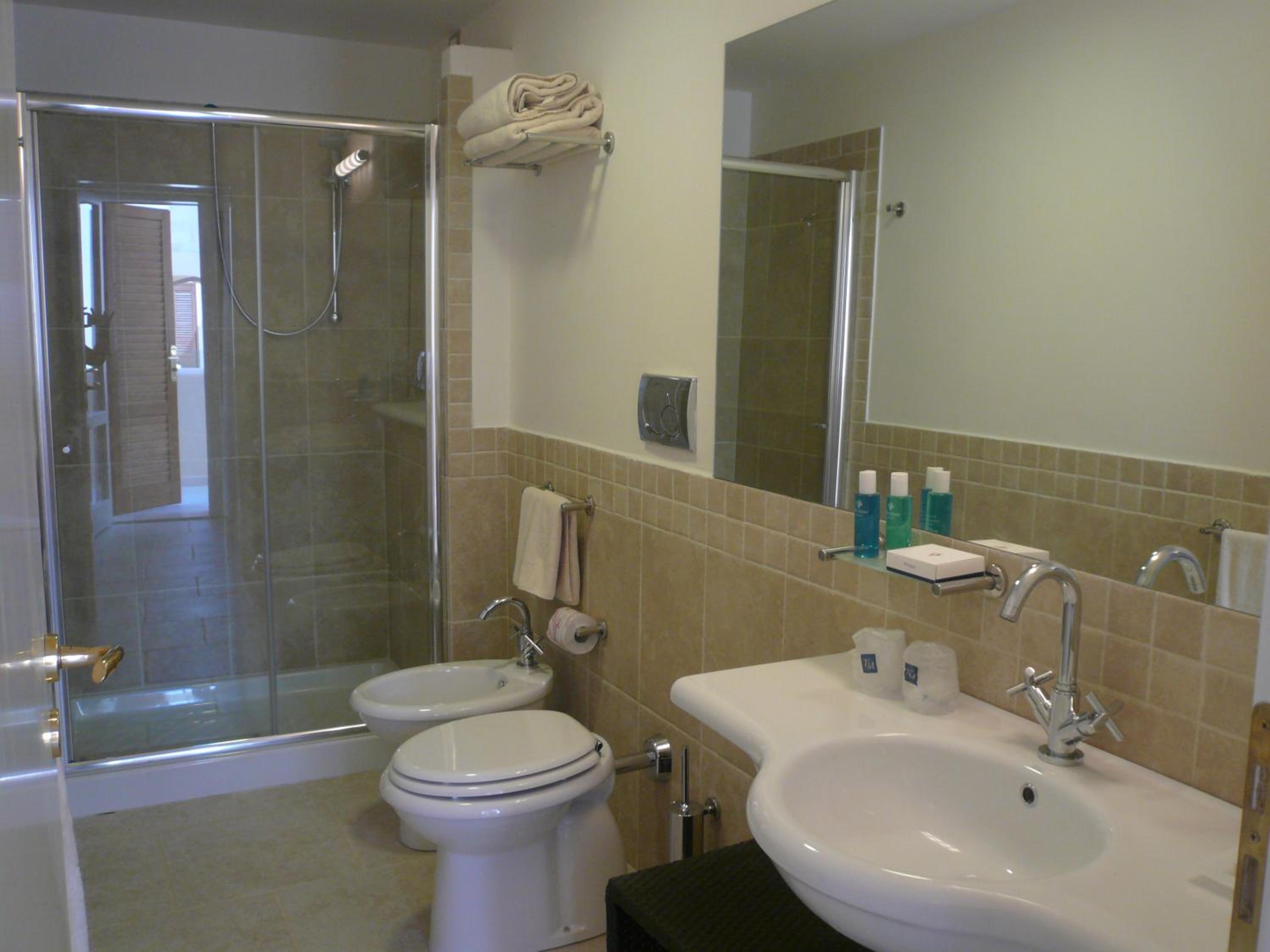 Double or Twin Room - Photo 2