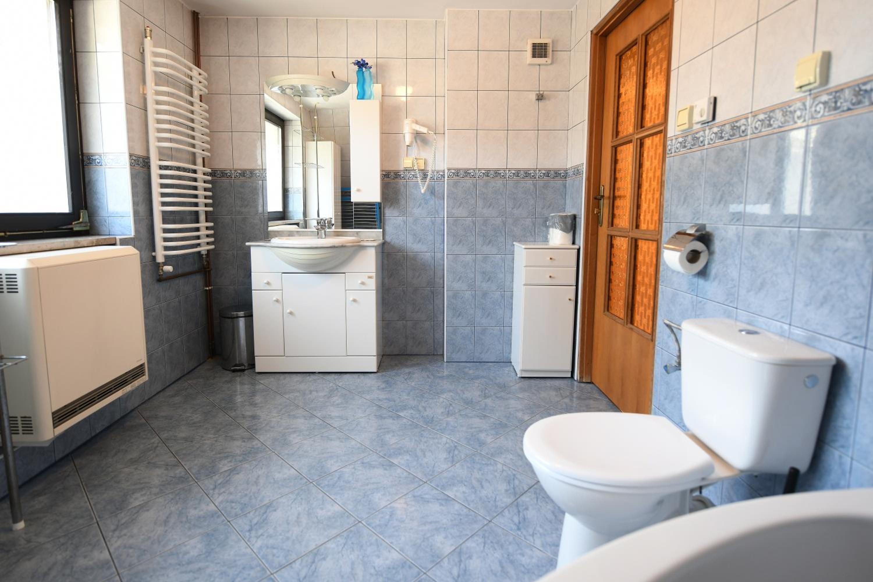 Quadruple Room - Photo 11