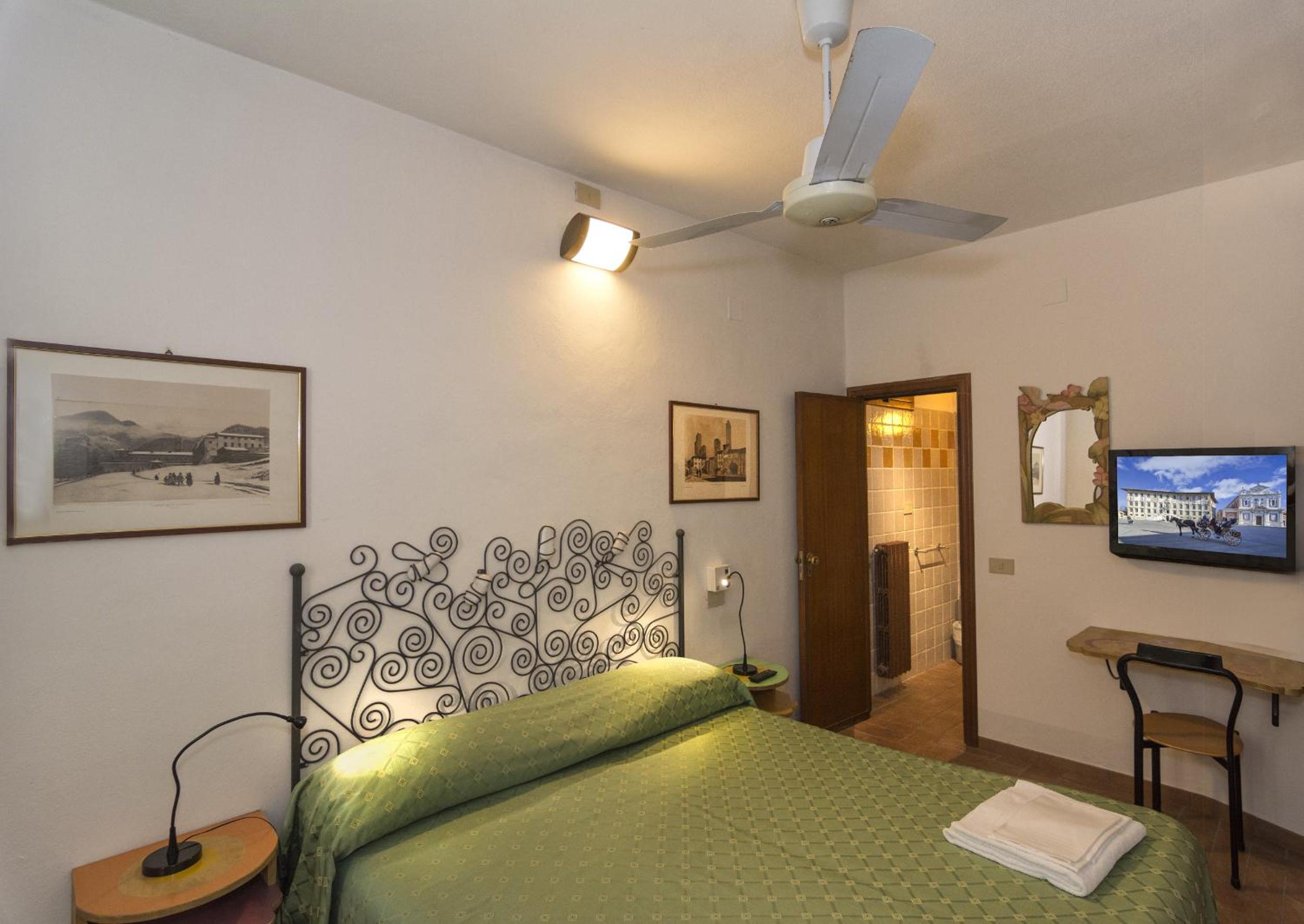 Double or Twin Room - Photo 9