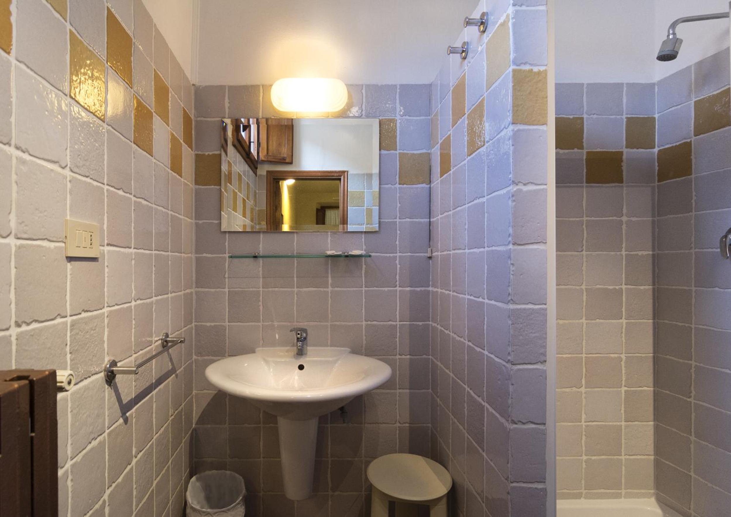 Double or Twin Room - Photo 15