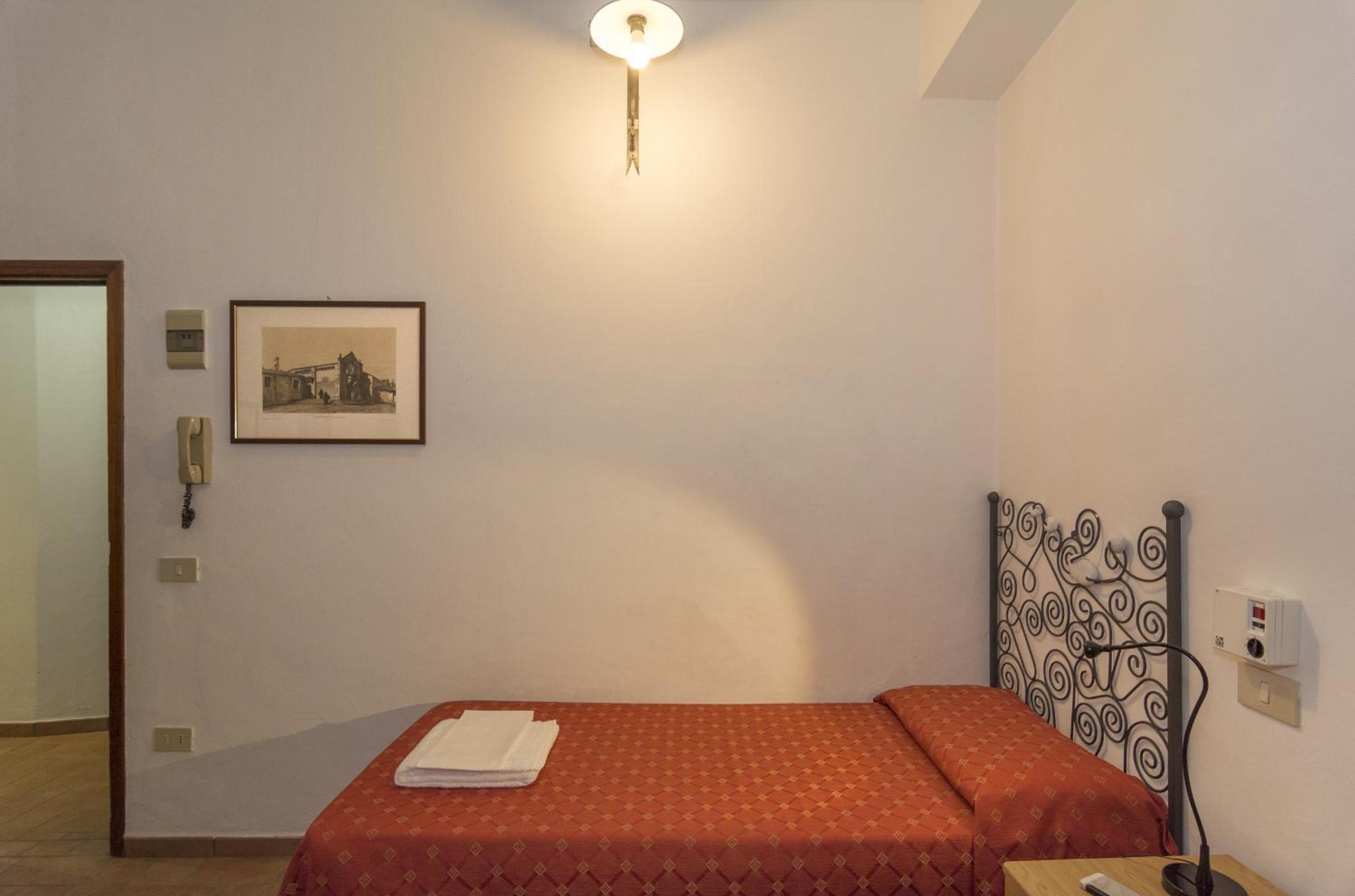 Single Room with Shared Bathroom photo 2