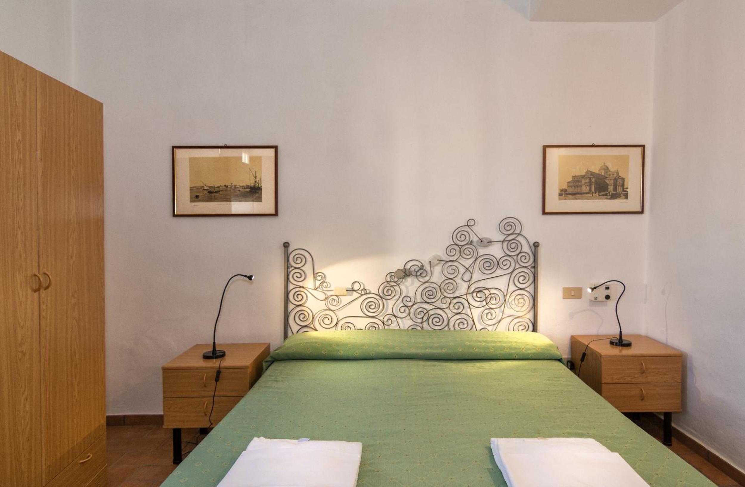 Double or Twin Room with Shared Bathroom photo 1