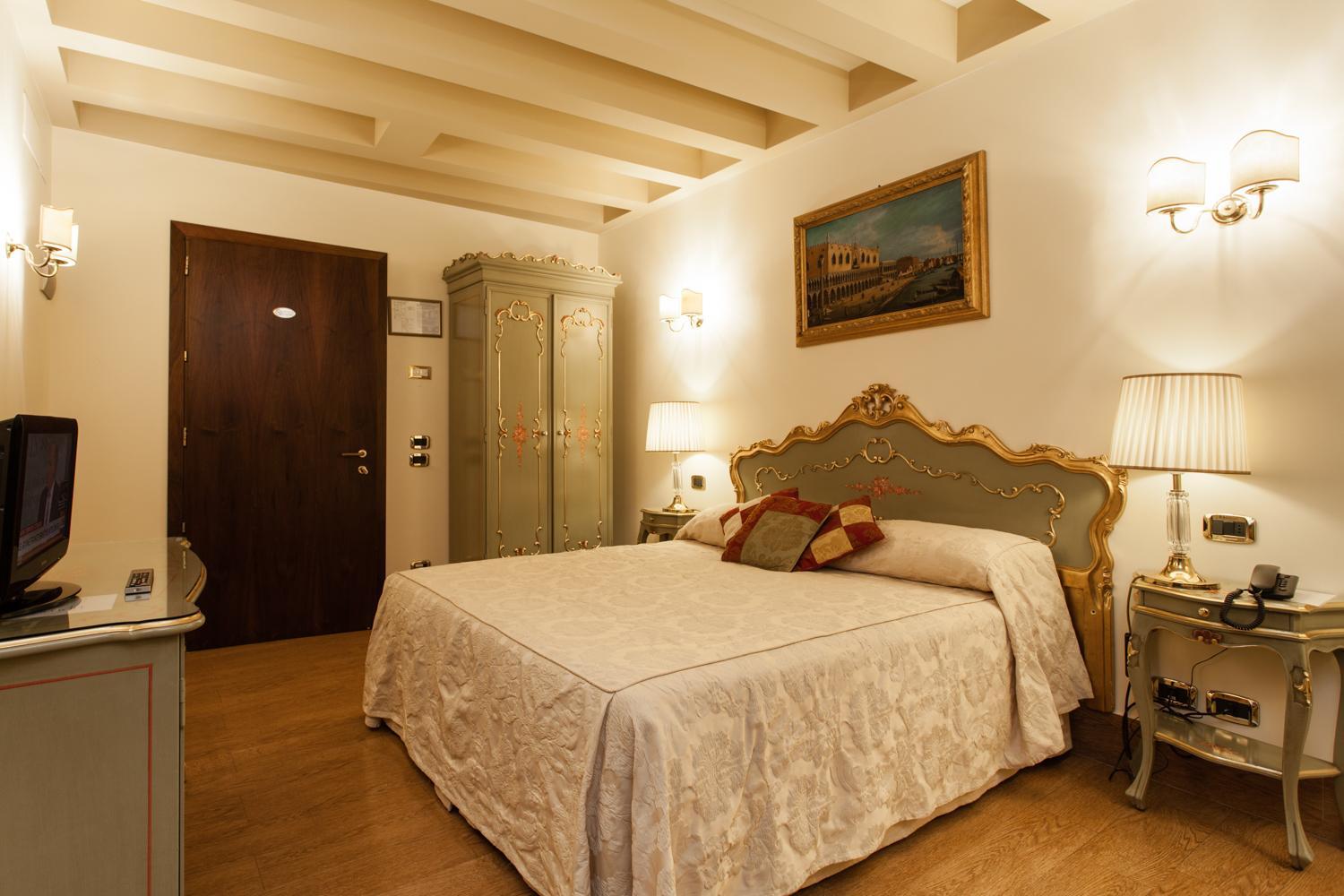 Economy Double or Twin Room thumbnail 5