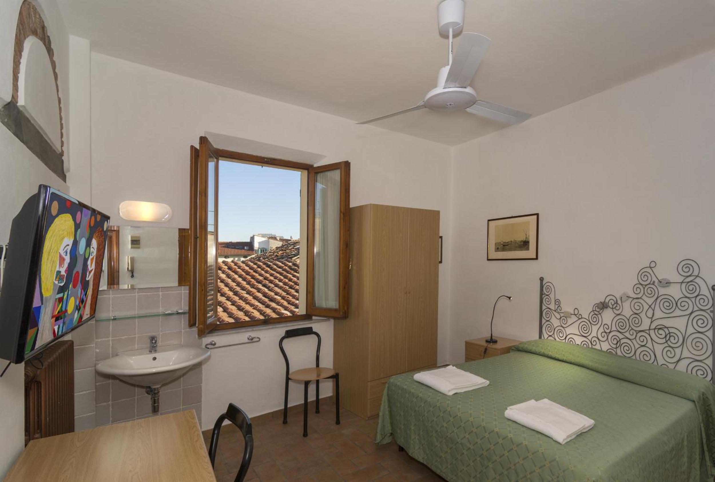 Double or Twin Room with Shared Bathroom photo 2