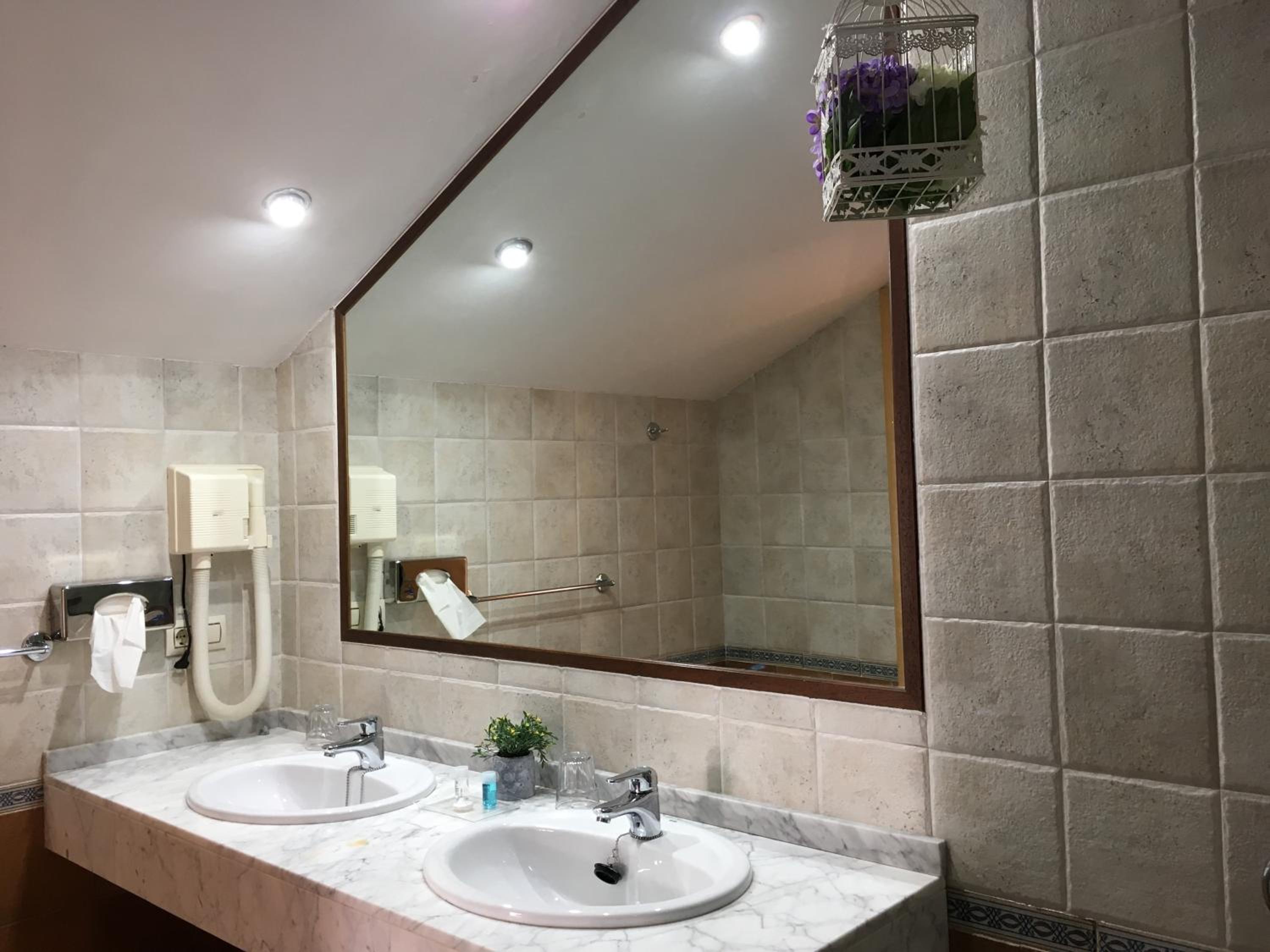 Triple Room with Private Bathroom photo 3