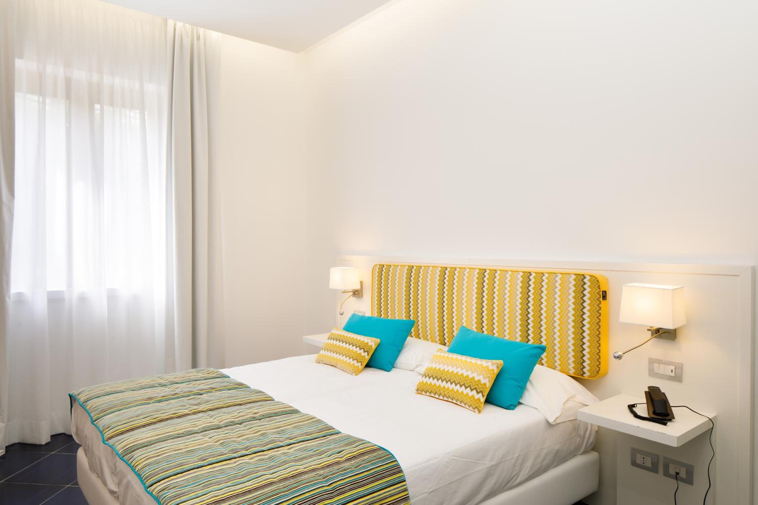 Deluxe Double or Twin Room - Photo 9