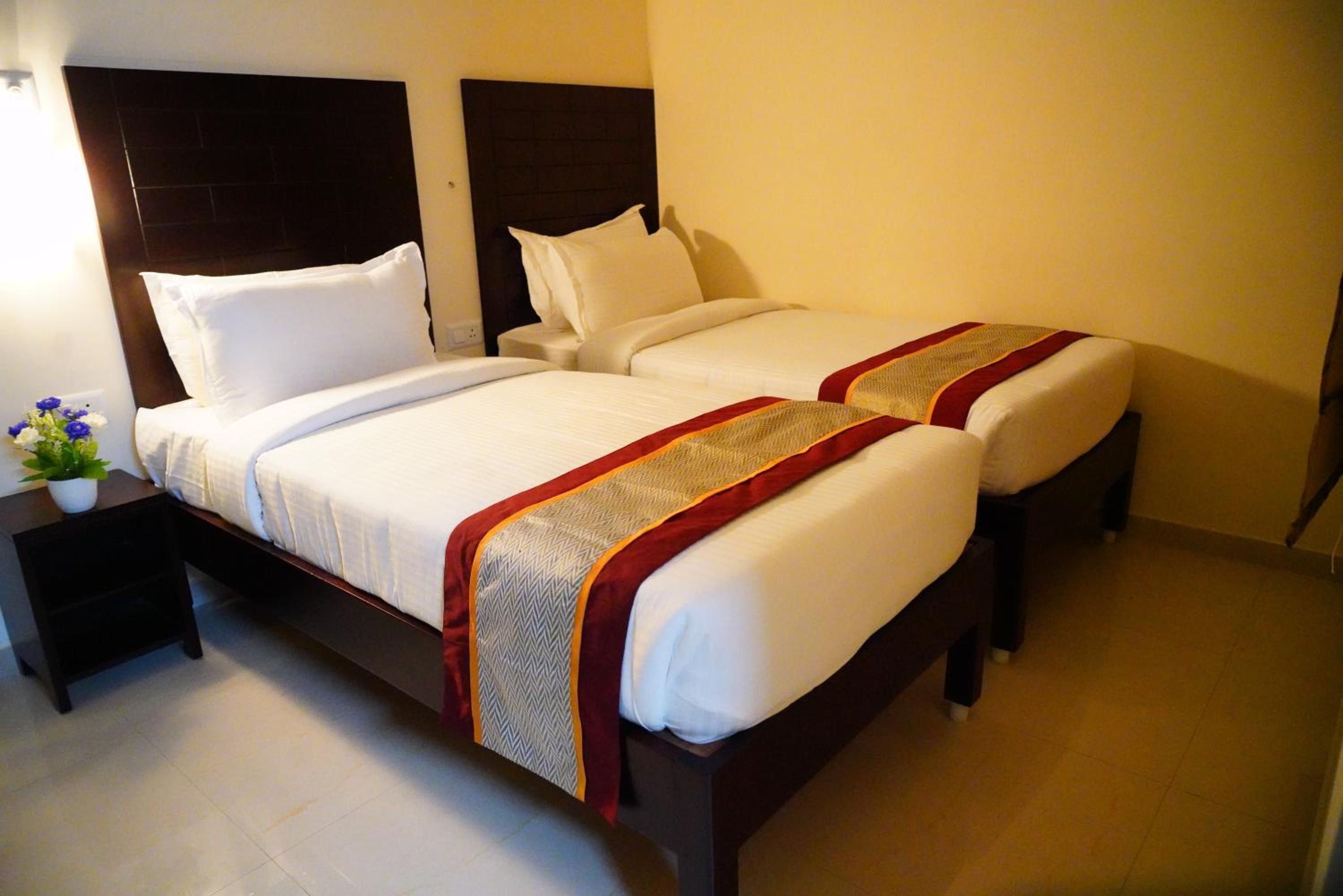 Deluxe Double Room (2 Adults + 1 Child) photo 2