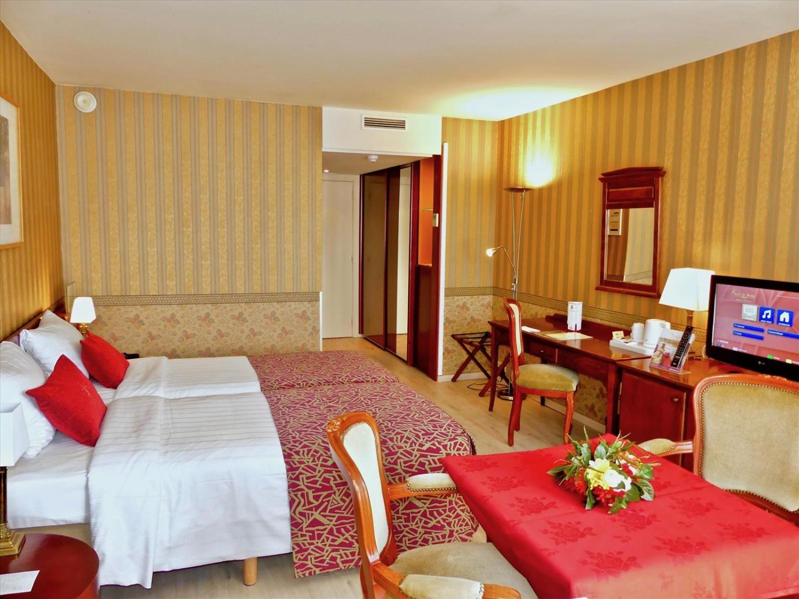 Standard Twin Room - Photo 1