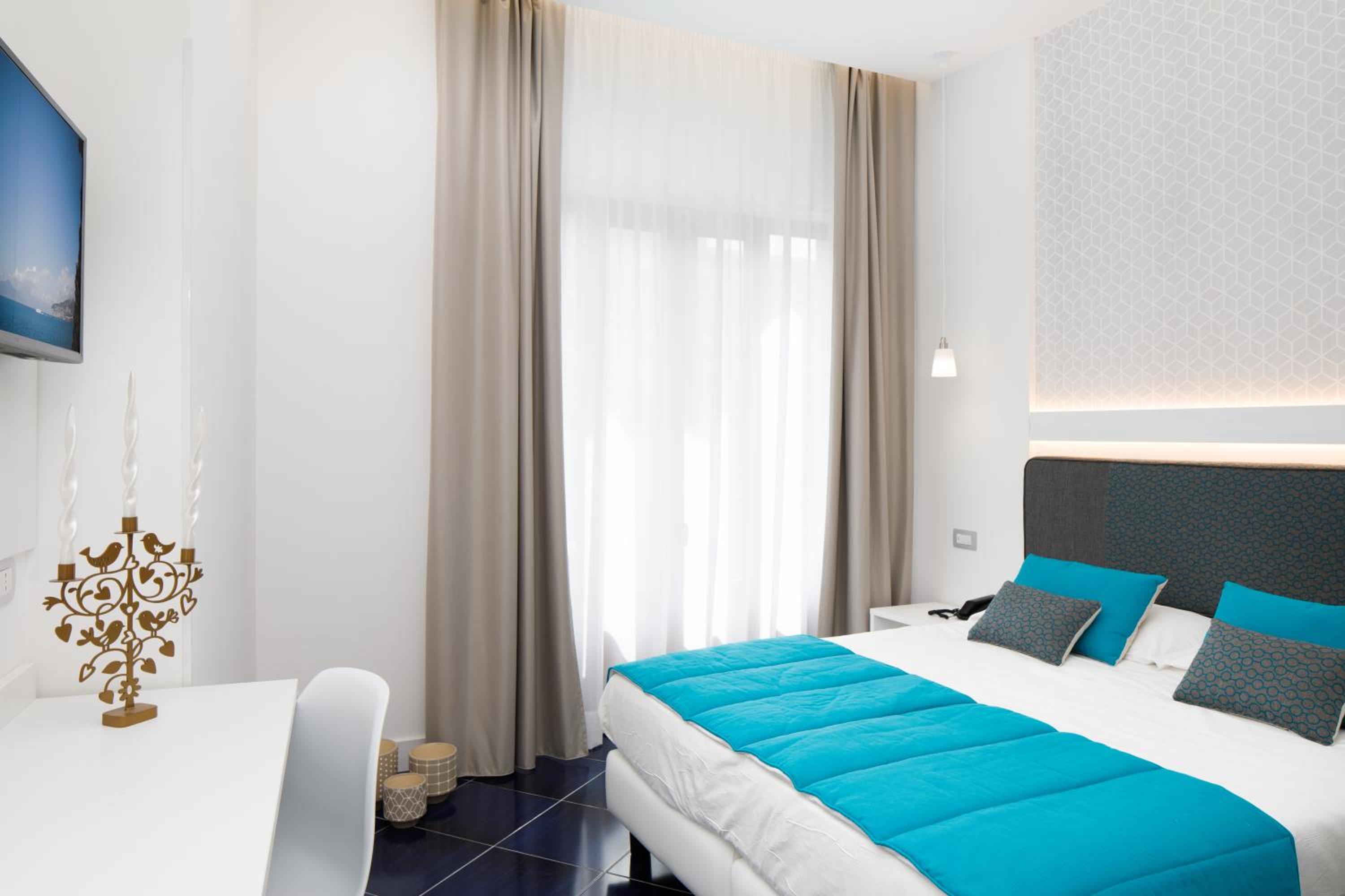 Standard Double or Twin Room - Photo 5