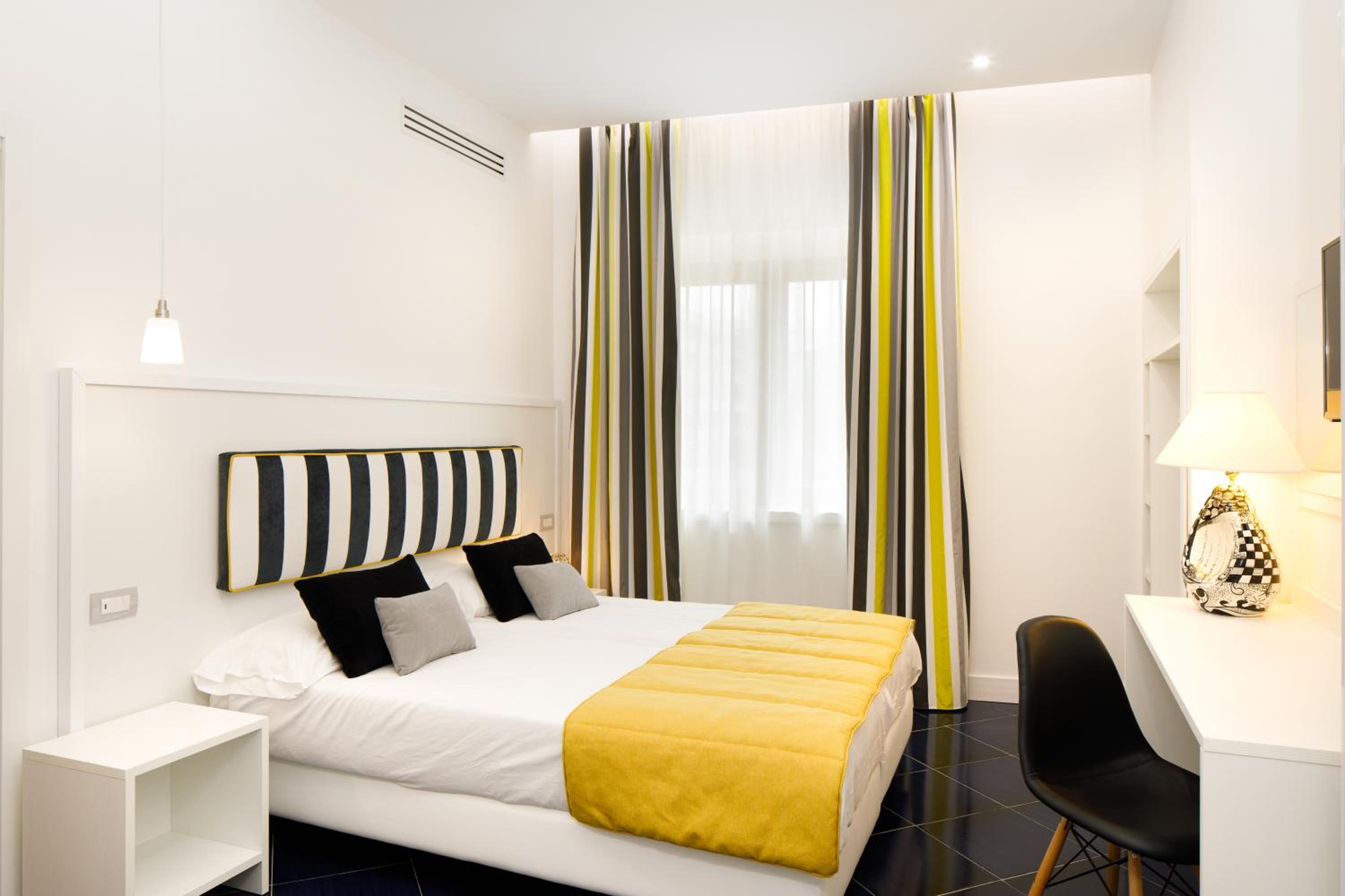 Standard Double or Twin Room - Photo 7