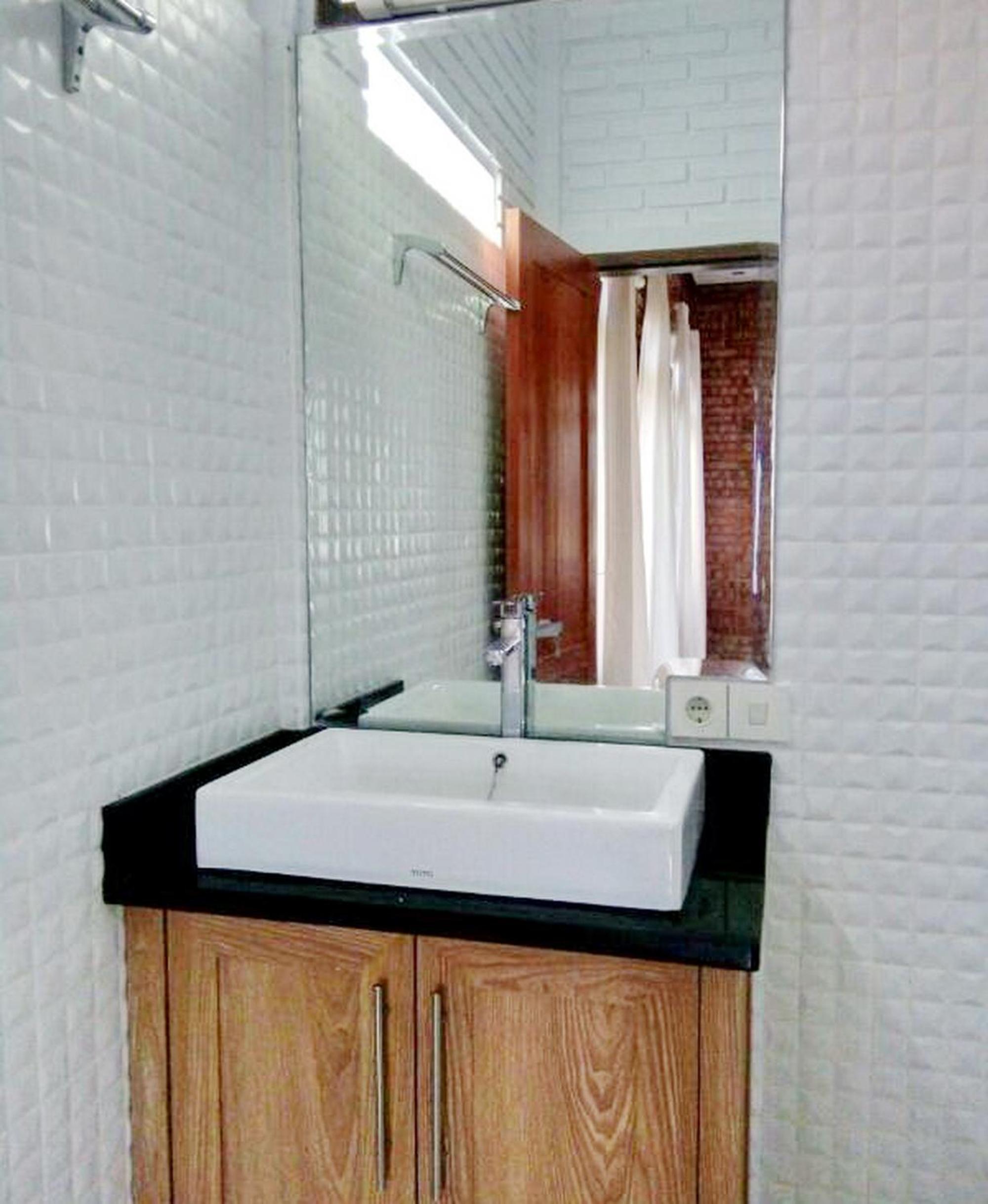 Three-Bedroom Bungalow - Photo 2