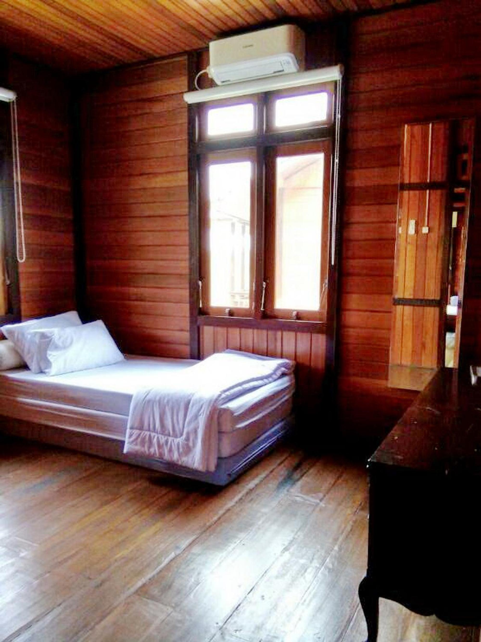 Three-Bedroom Bungalow - Photo 6