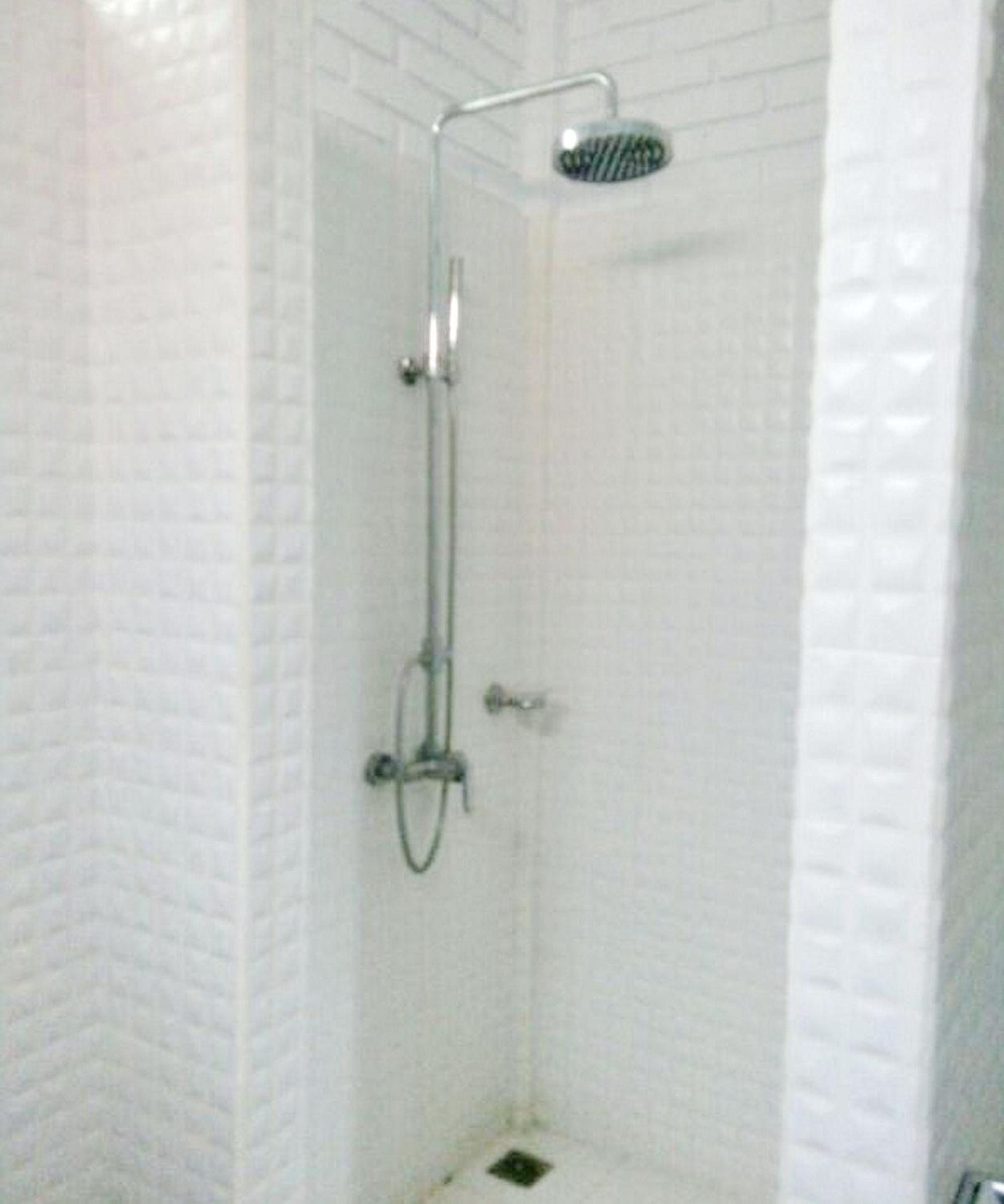 Three-Bedroom Bungalow - Photo 3