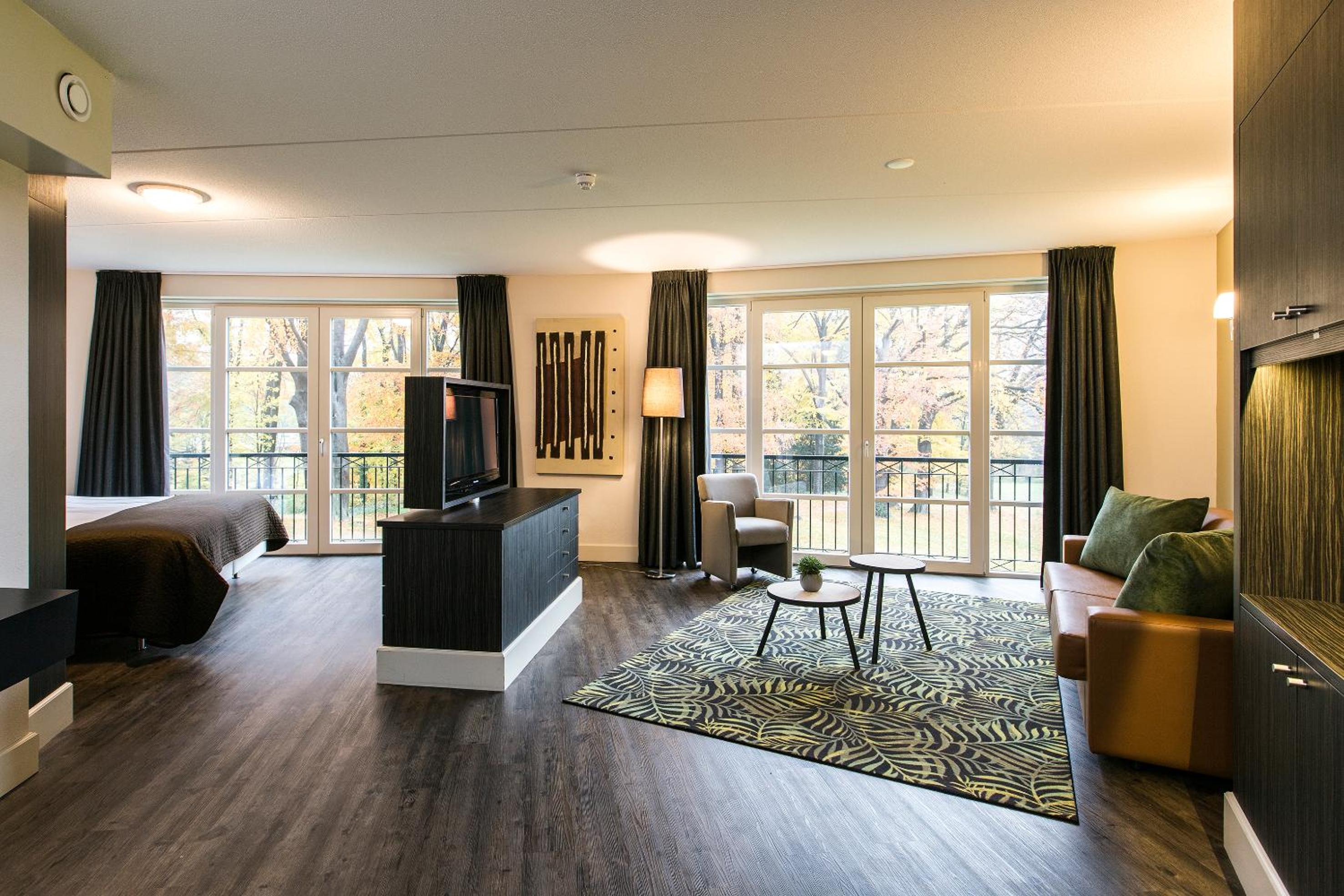 Executive Suite - Photo 1