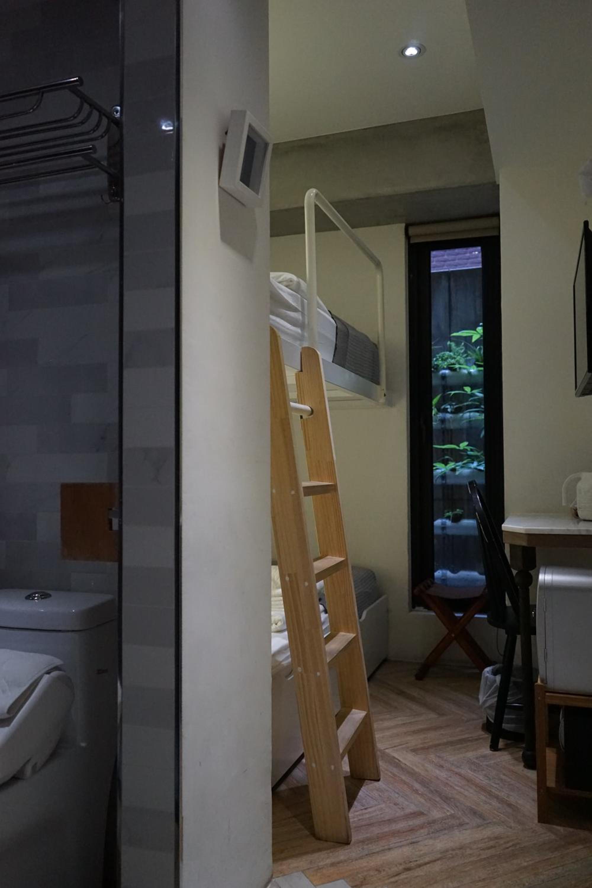 Junior Bunk Bed Room with Private Bathroom photo 3