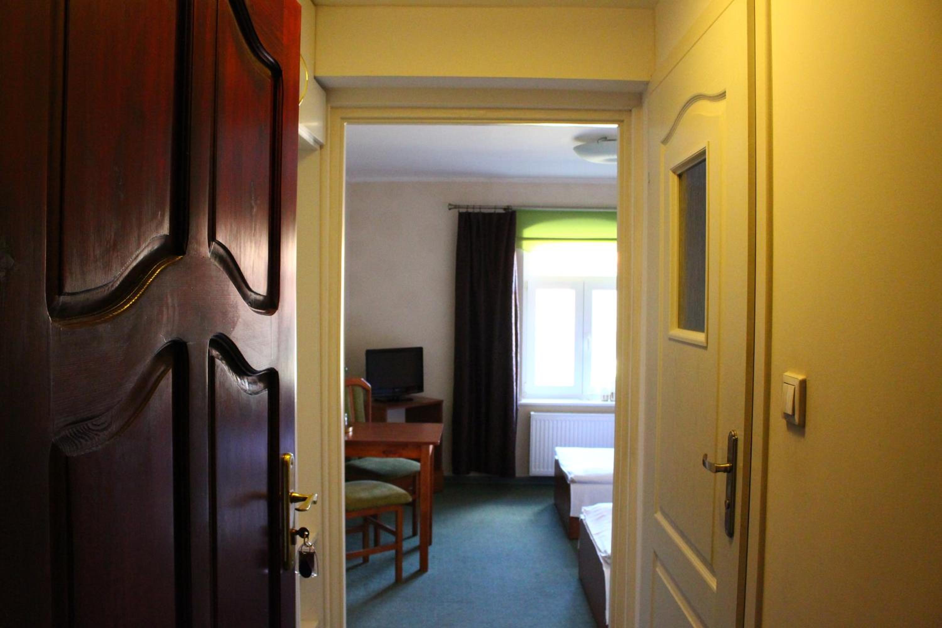 Double or Twin Room - Photo 2