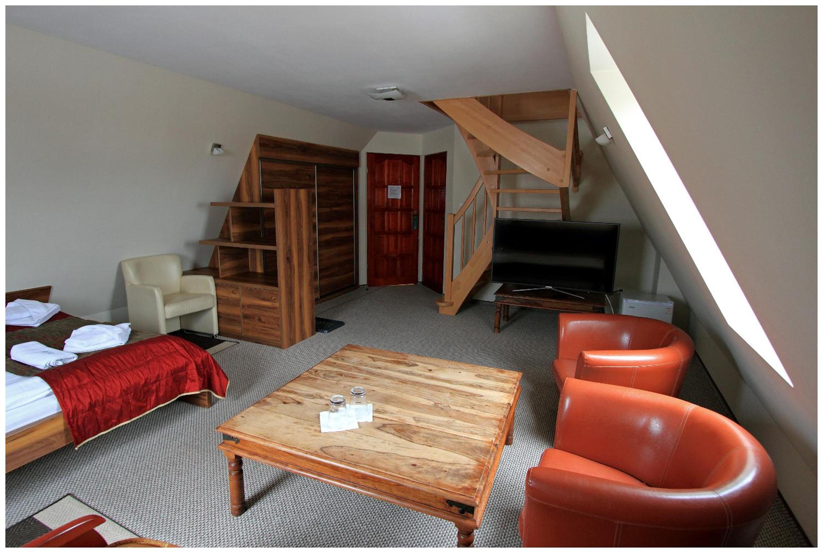 Deluxe Family Room - Photo 2