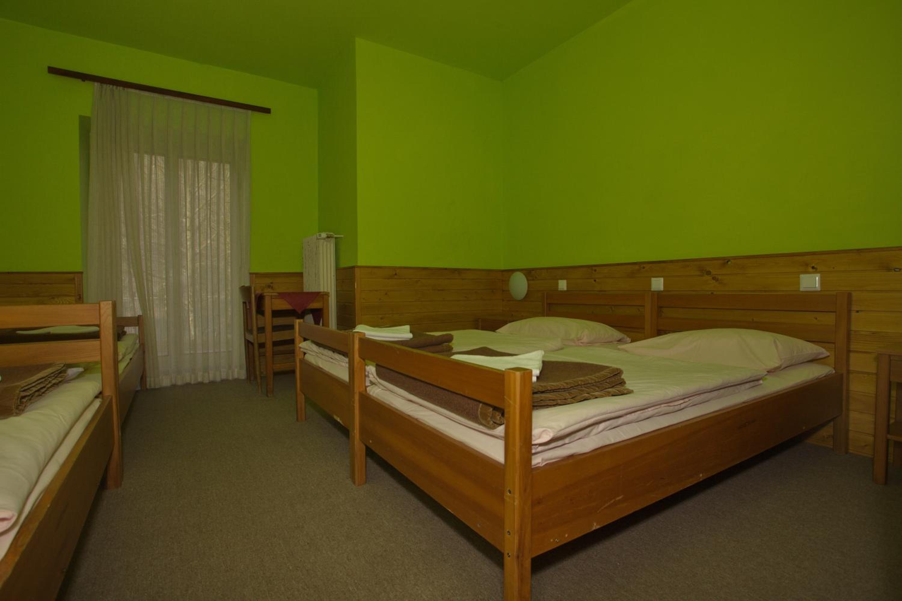 Triple Room with Private Bathroom - Photo 10