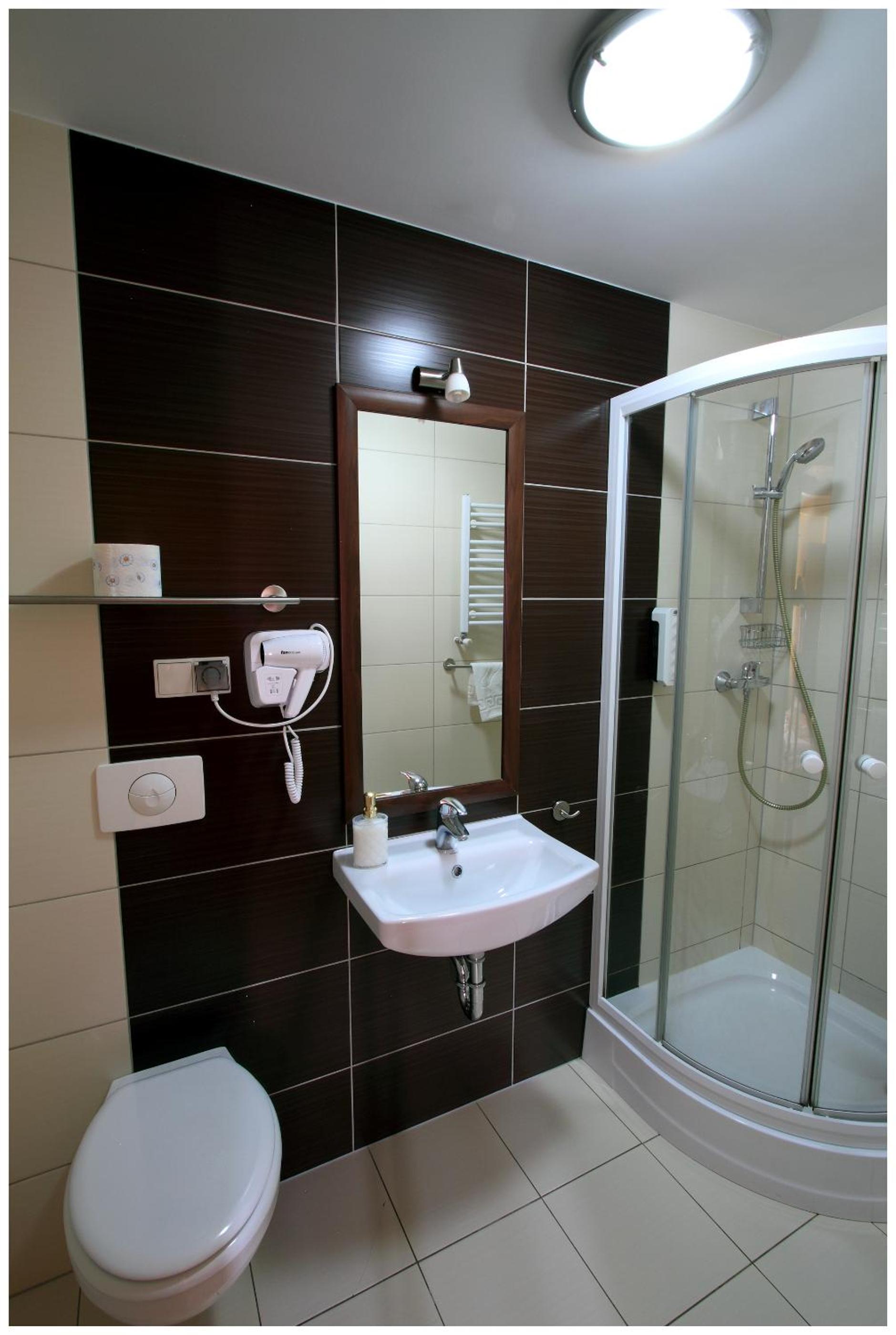 Triple Room with Bathroom - Photo 2