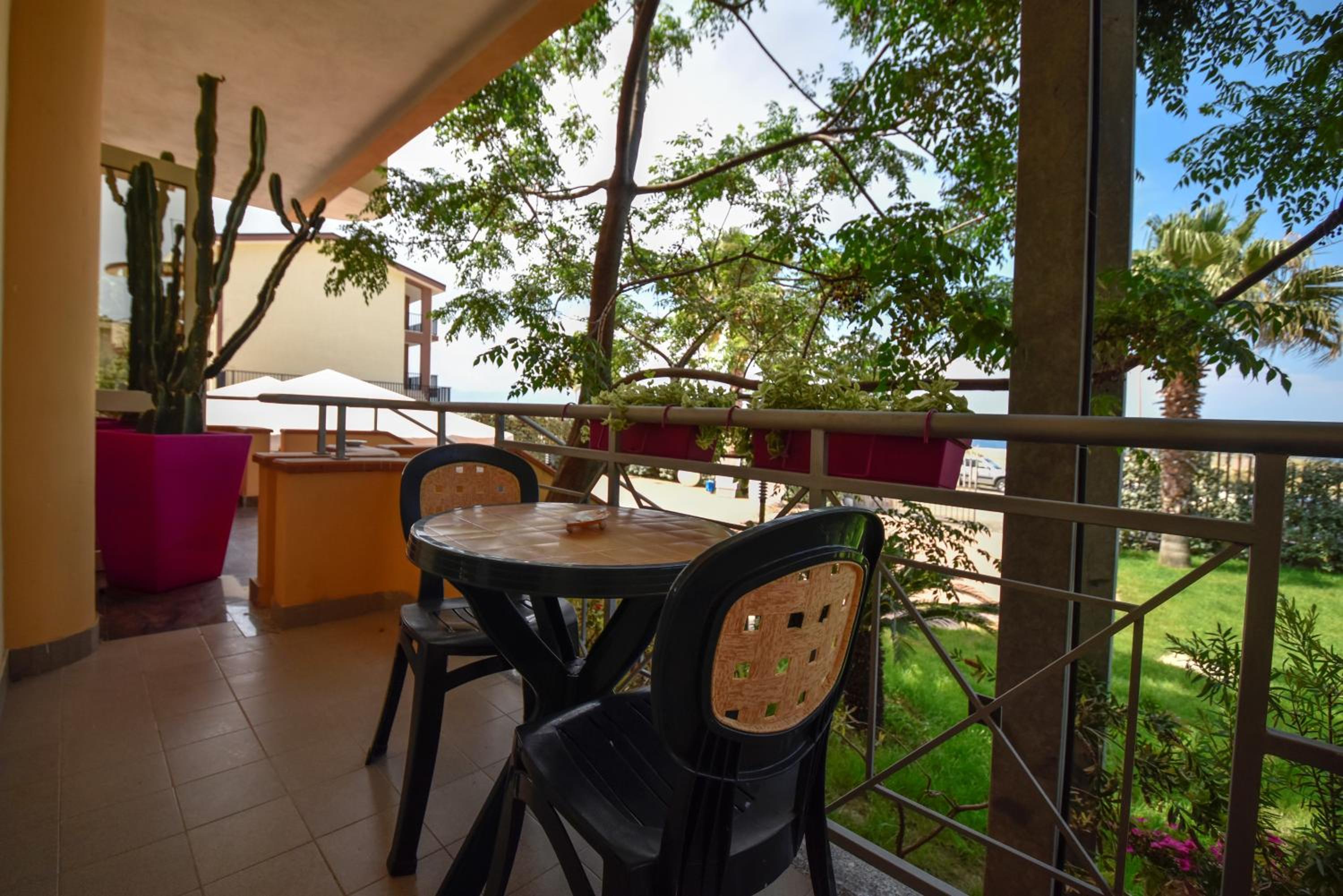 Double Room with Balcony and Sea View photo 2