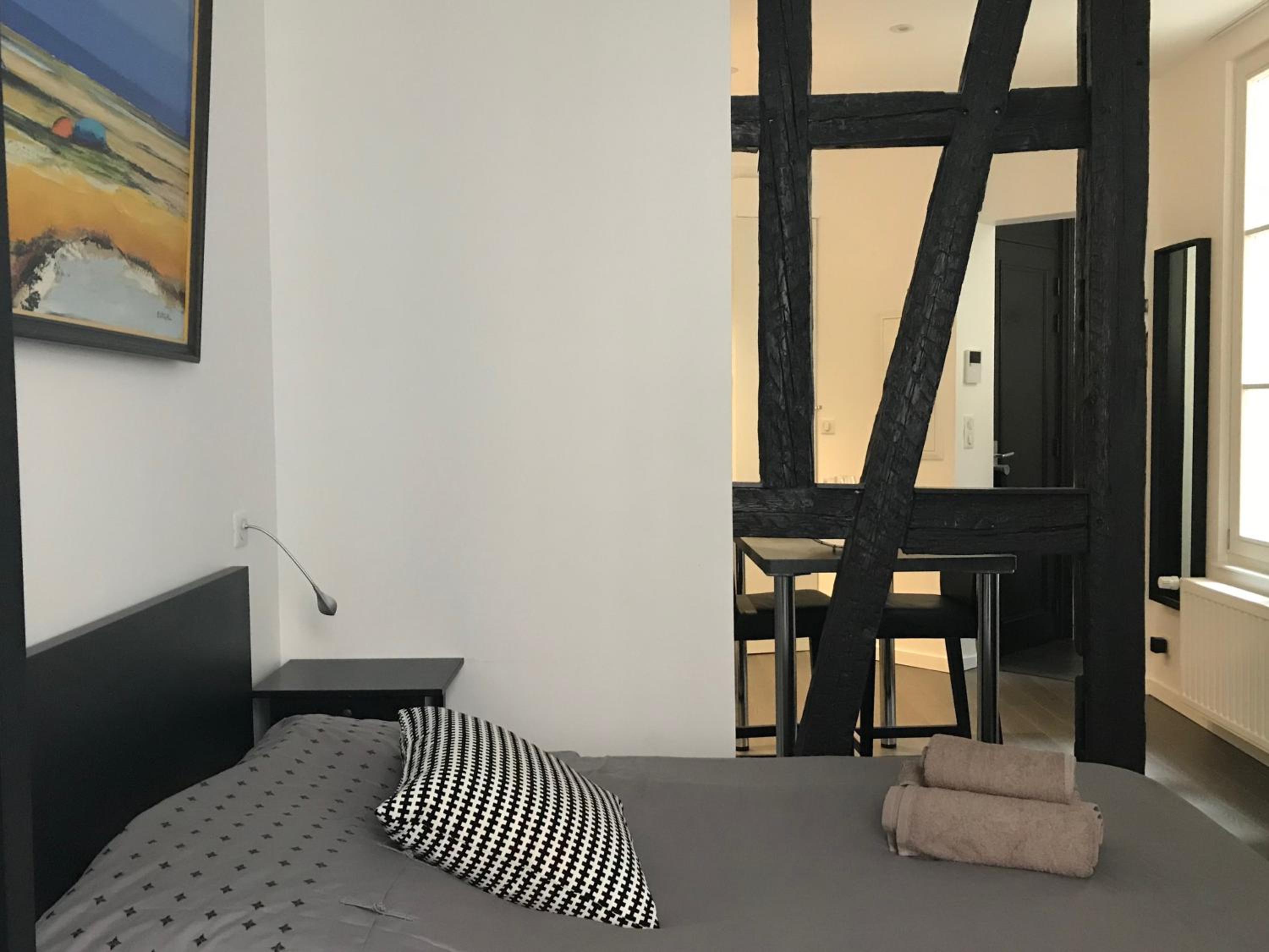 One-Bedroom Apartment - Photo 17